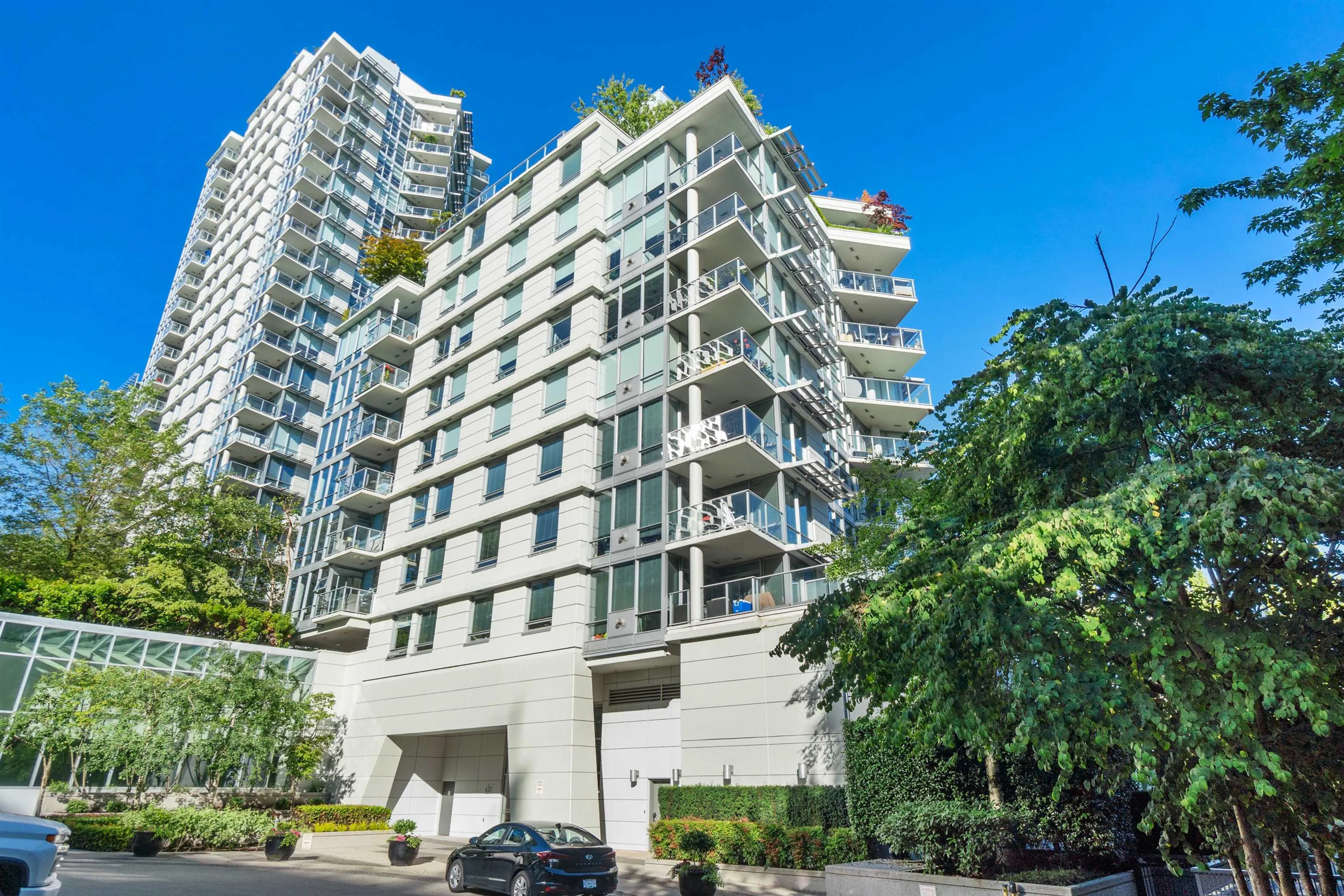 907 633 Kinghorne Mews