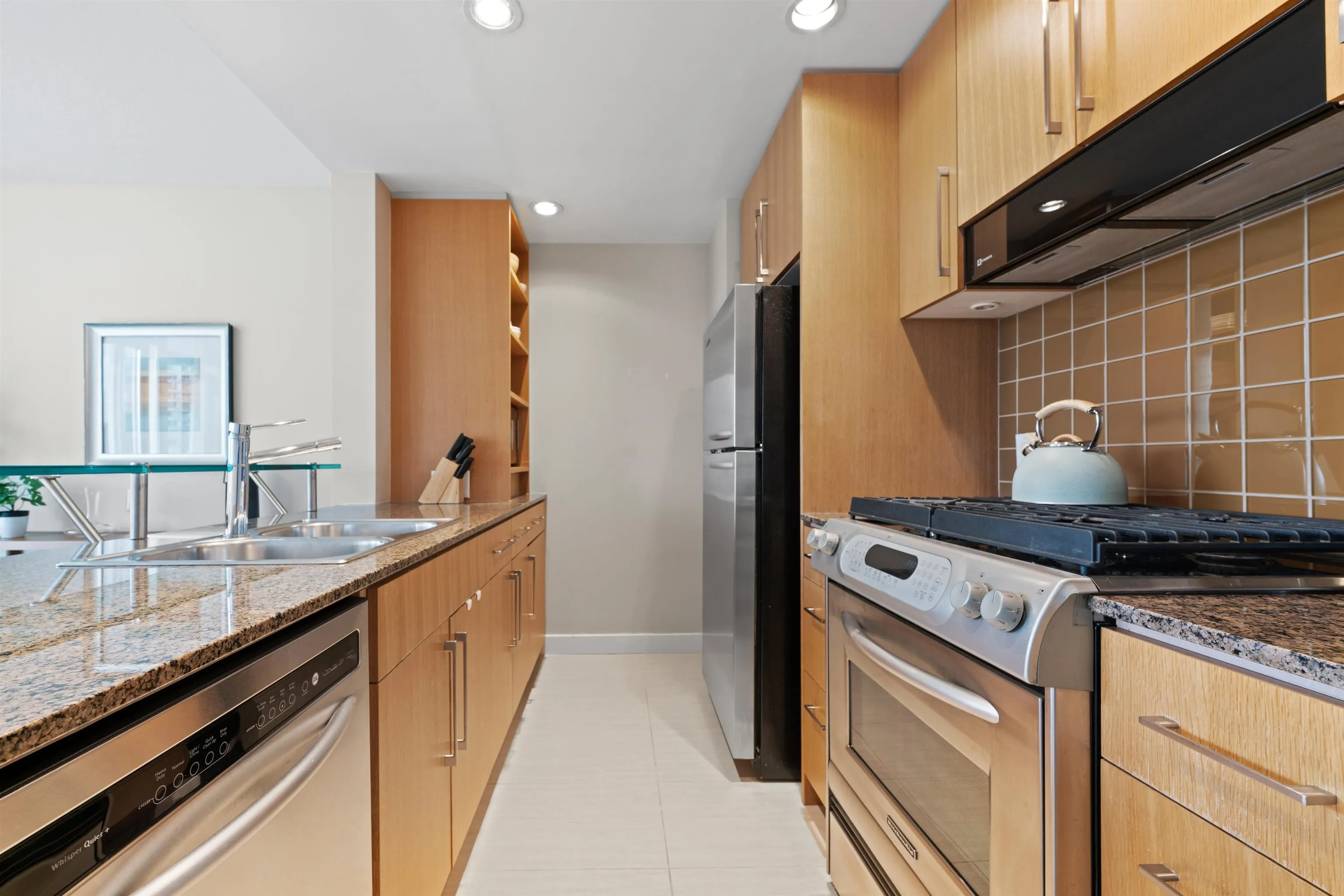 907 633 Kinghorne Mews