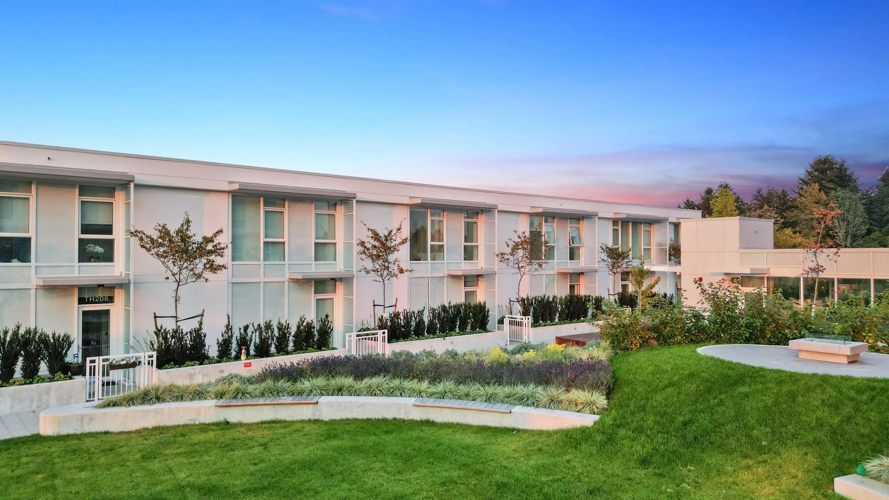 204 10225 Whalley Boulevard