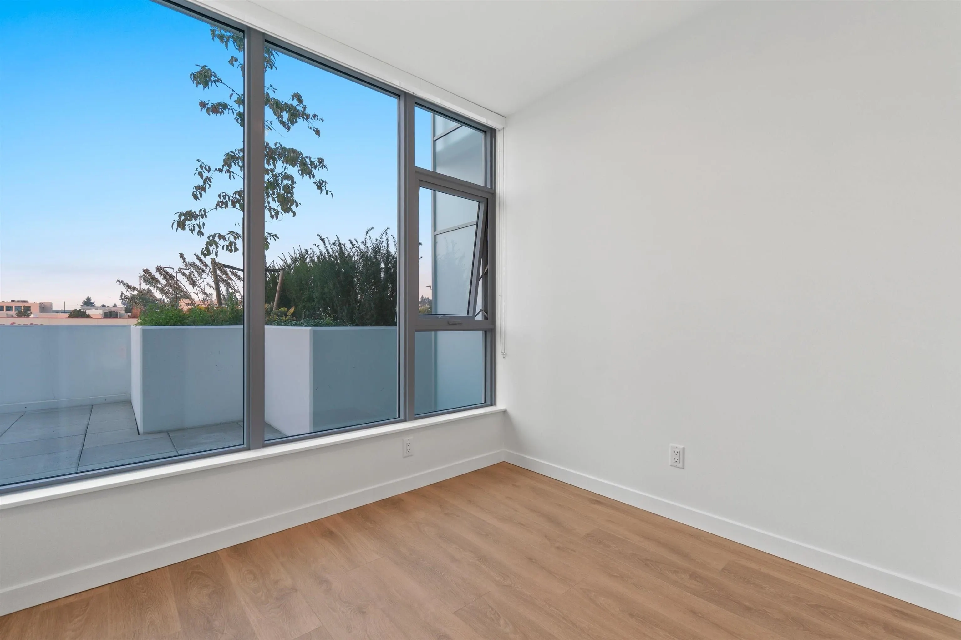 204 10225 Whalley Boulevard