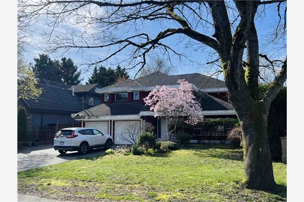 8771 Bairdmore Crescent