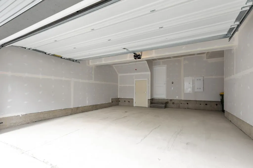 150 15778 85th Avenue