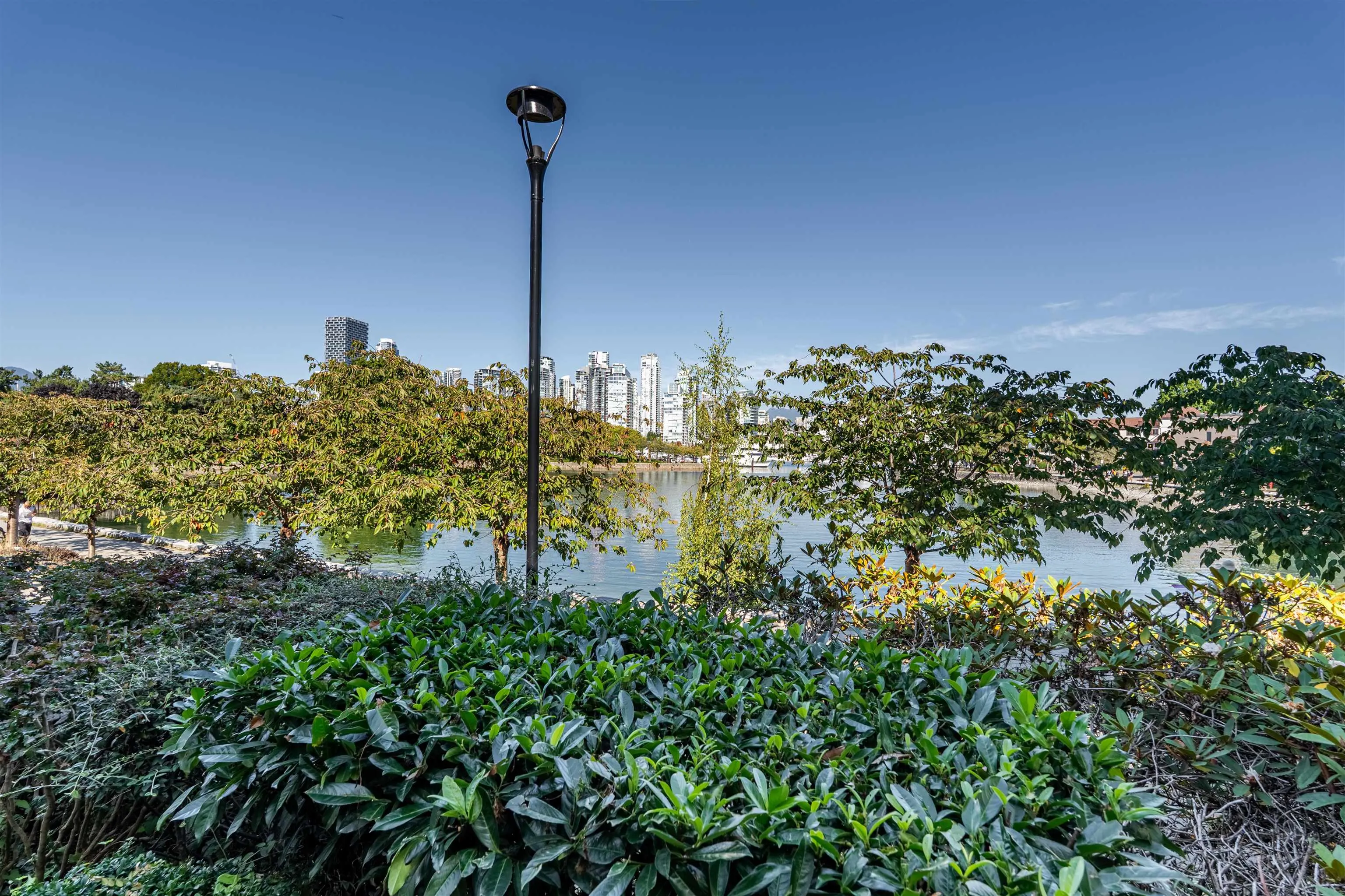 1200 Island Park Walk