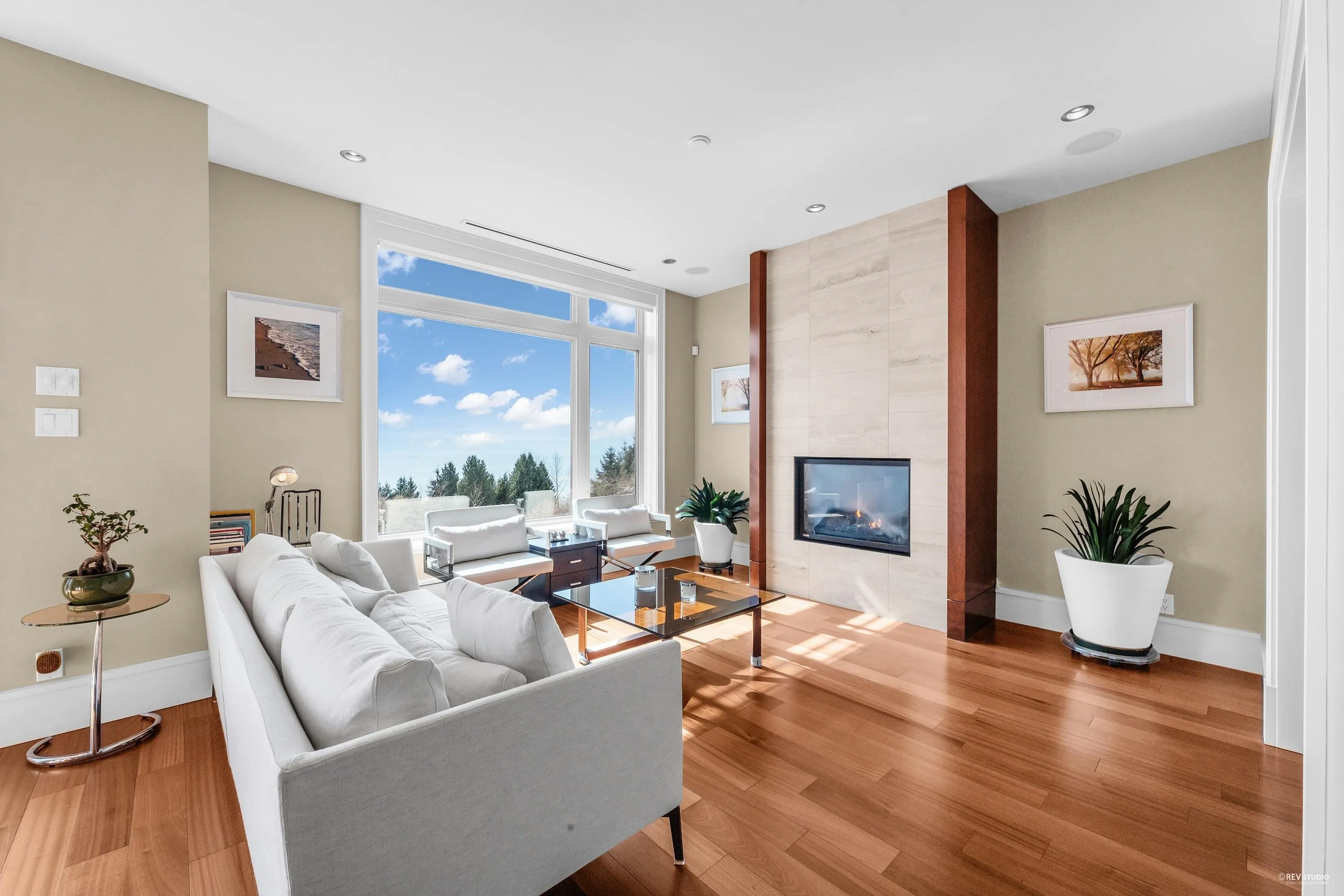 102 2575 Garden Court
