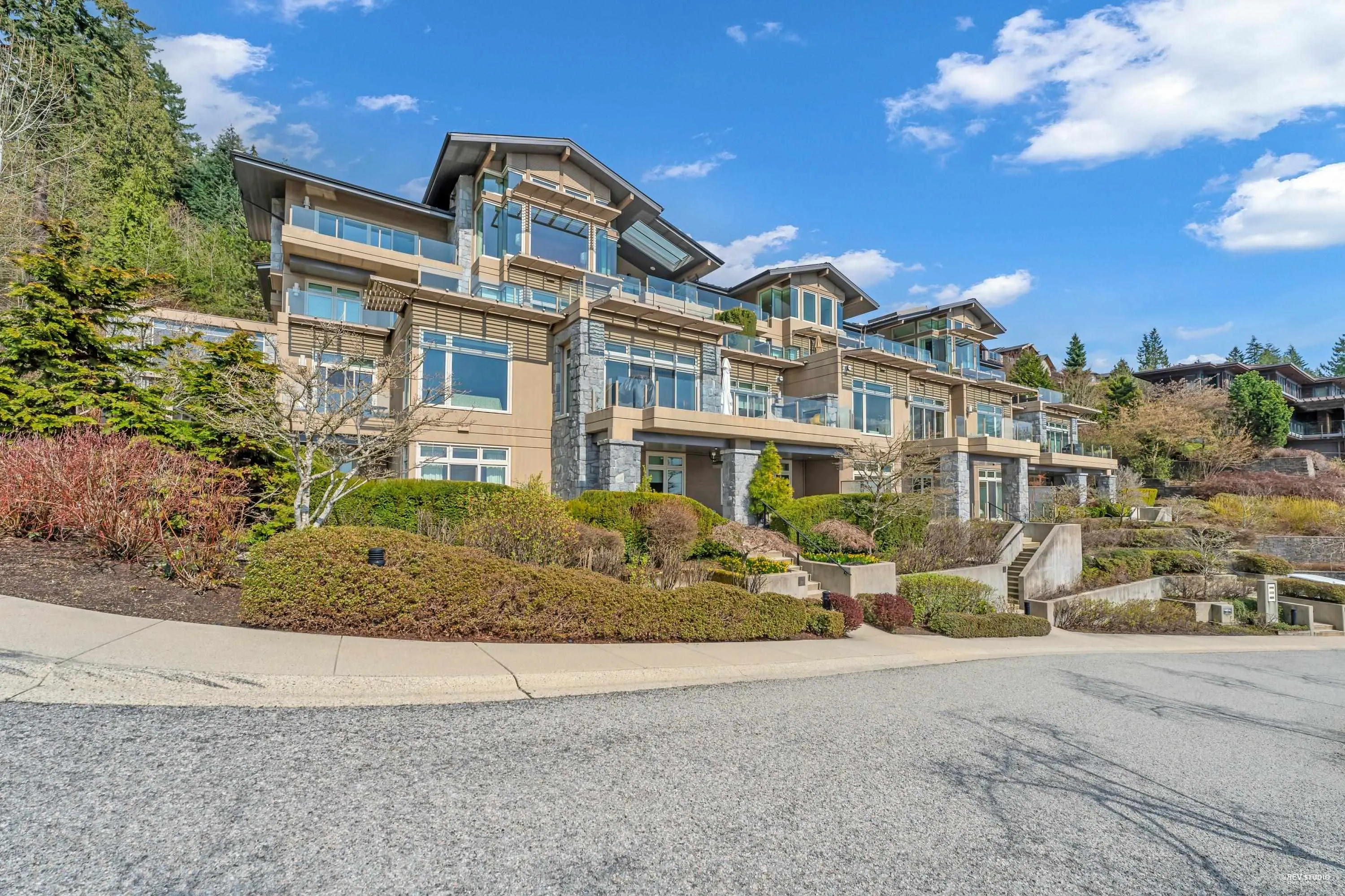 102 2575 Garden Court