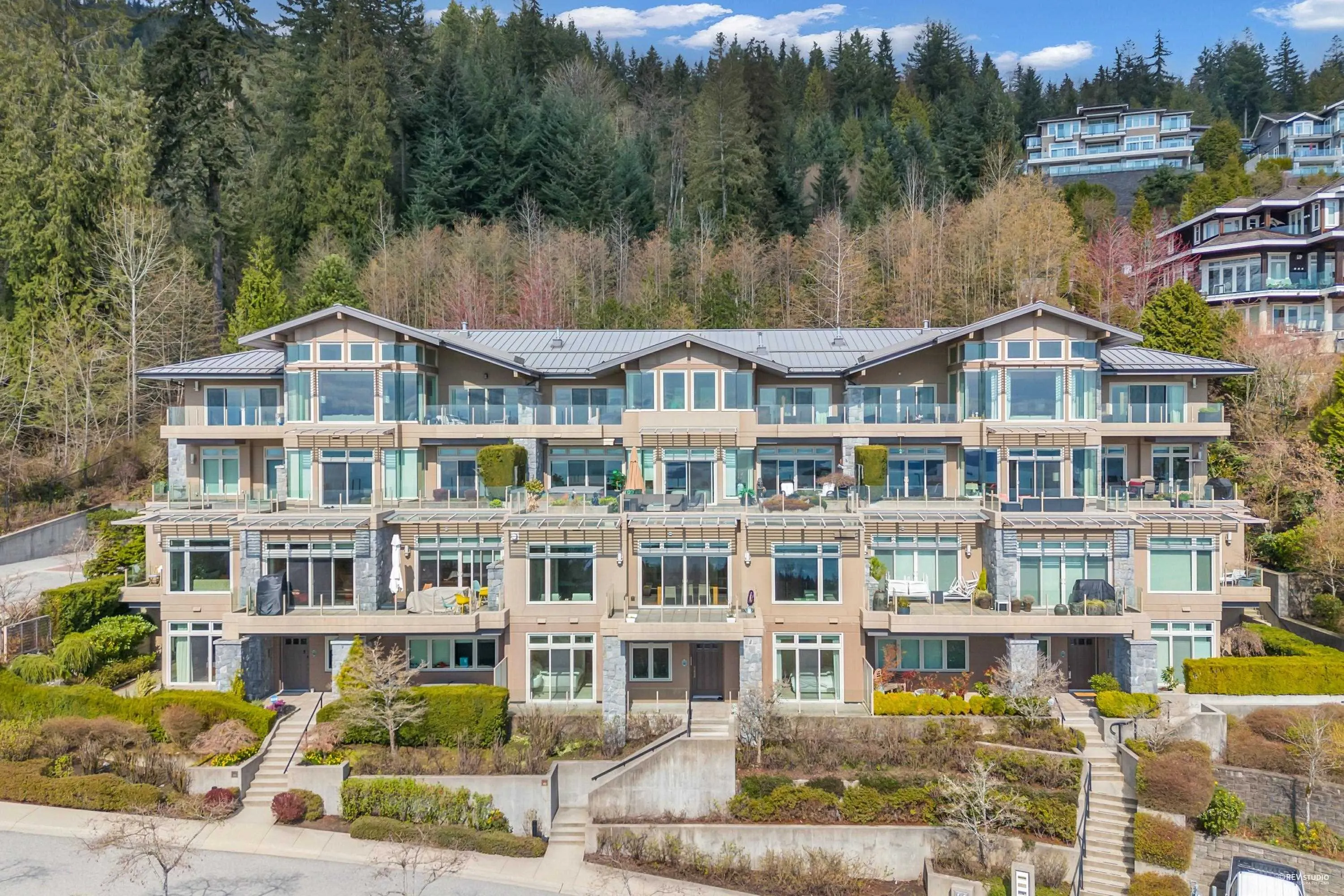 102 2575 Garden Court