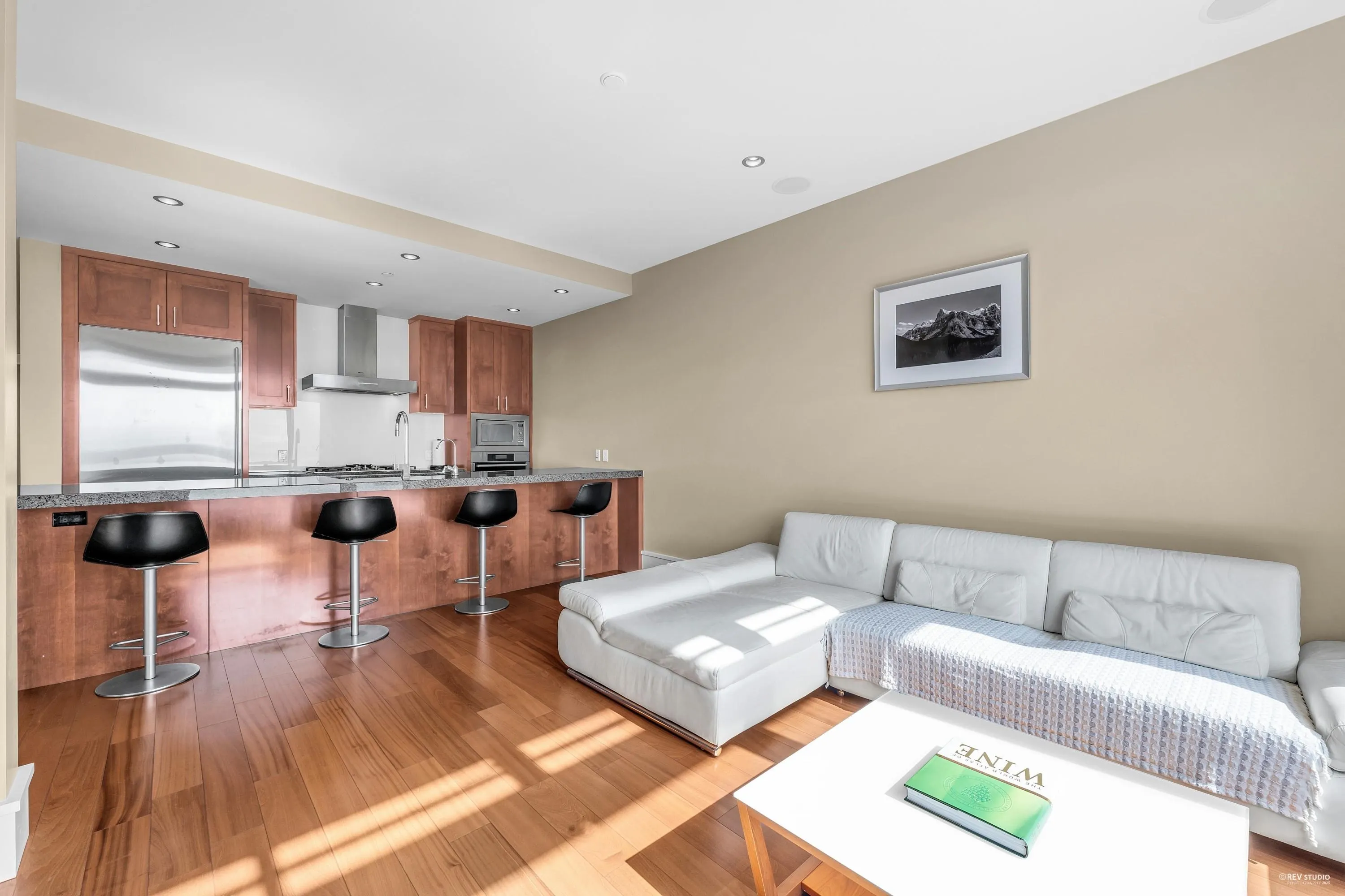 102 2575 Garden Court