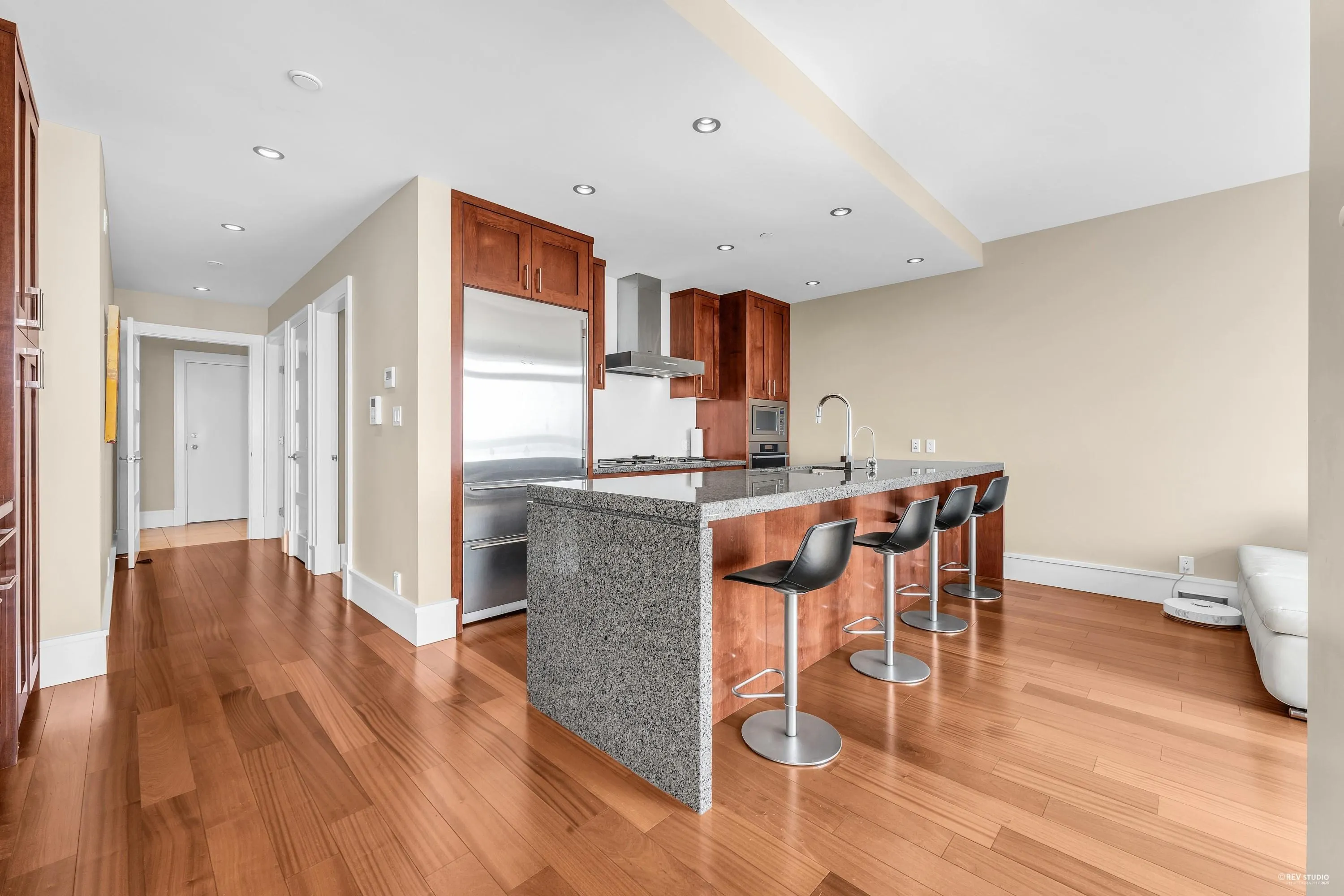 102 2575 Garden Court
