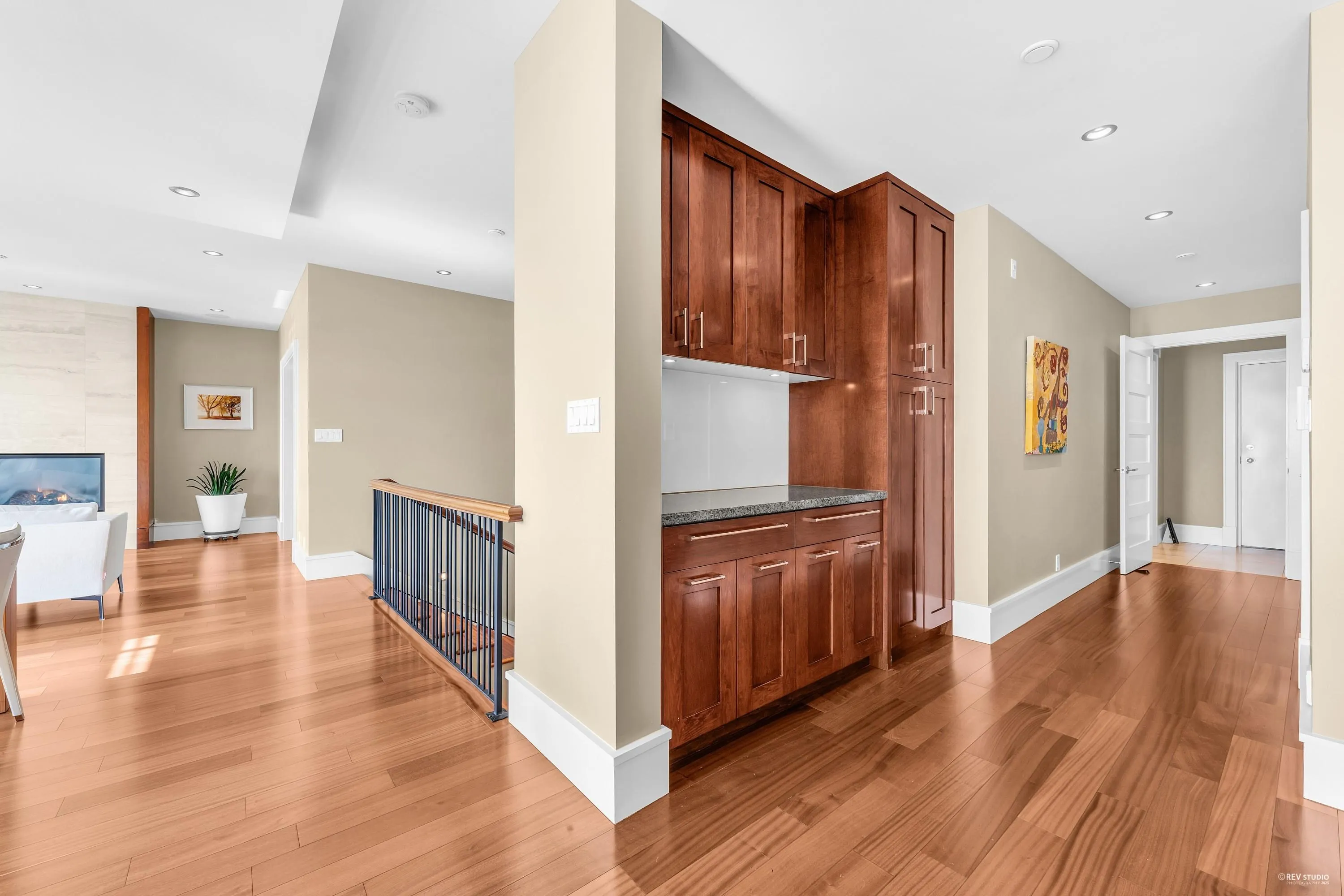 102 2575 Garden Court