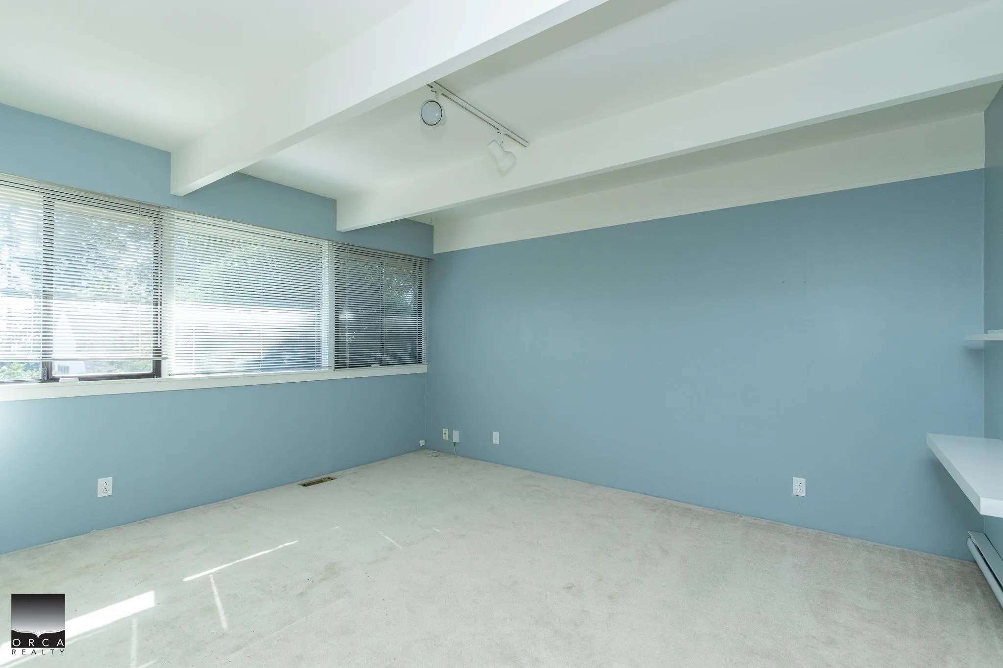 4524 Marineview Crescent