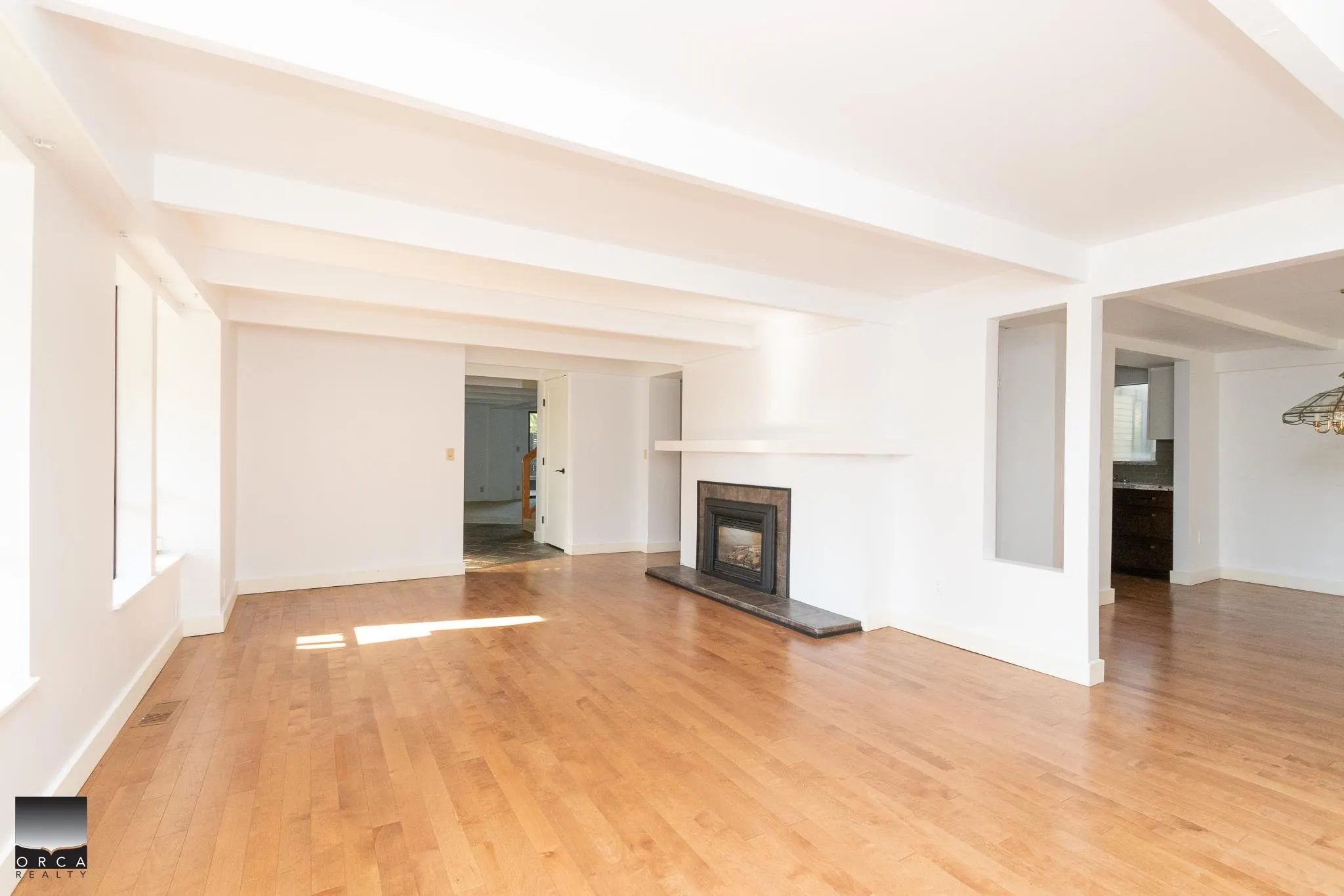 4524 Marineview Crescent