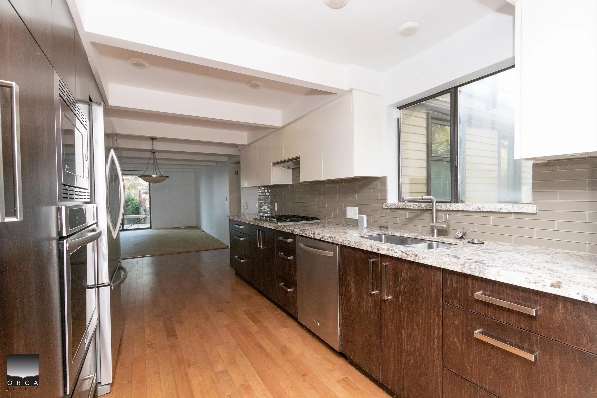 4524 Marineview Crescent