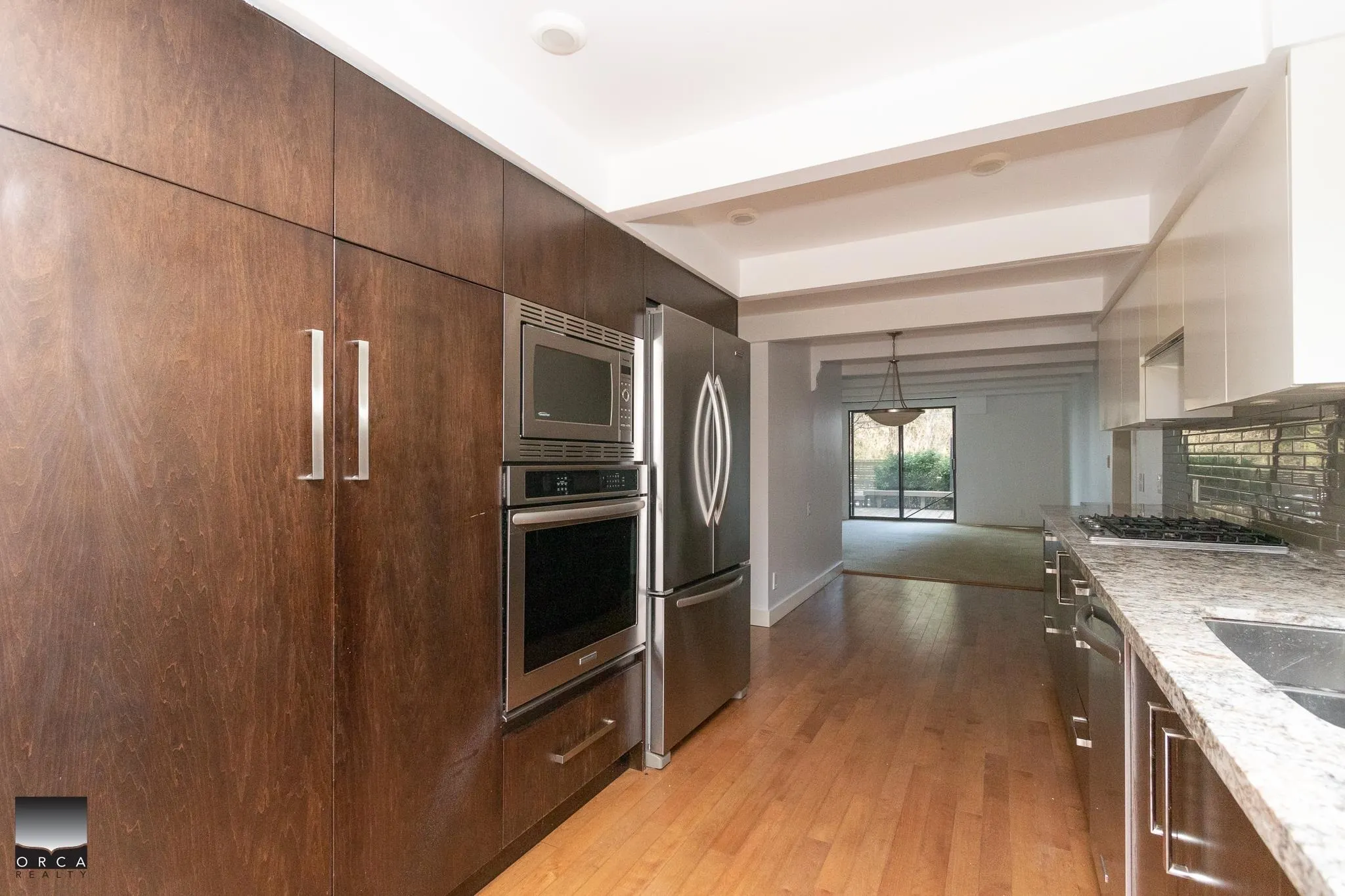 4524 Marineview Crescent