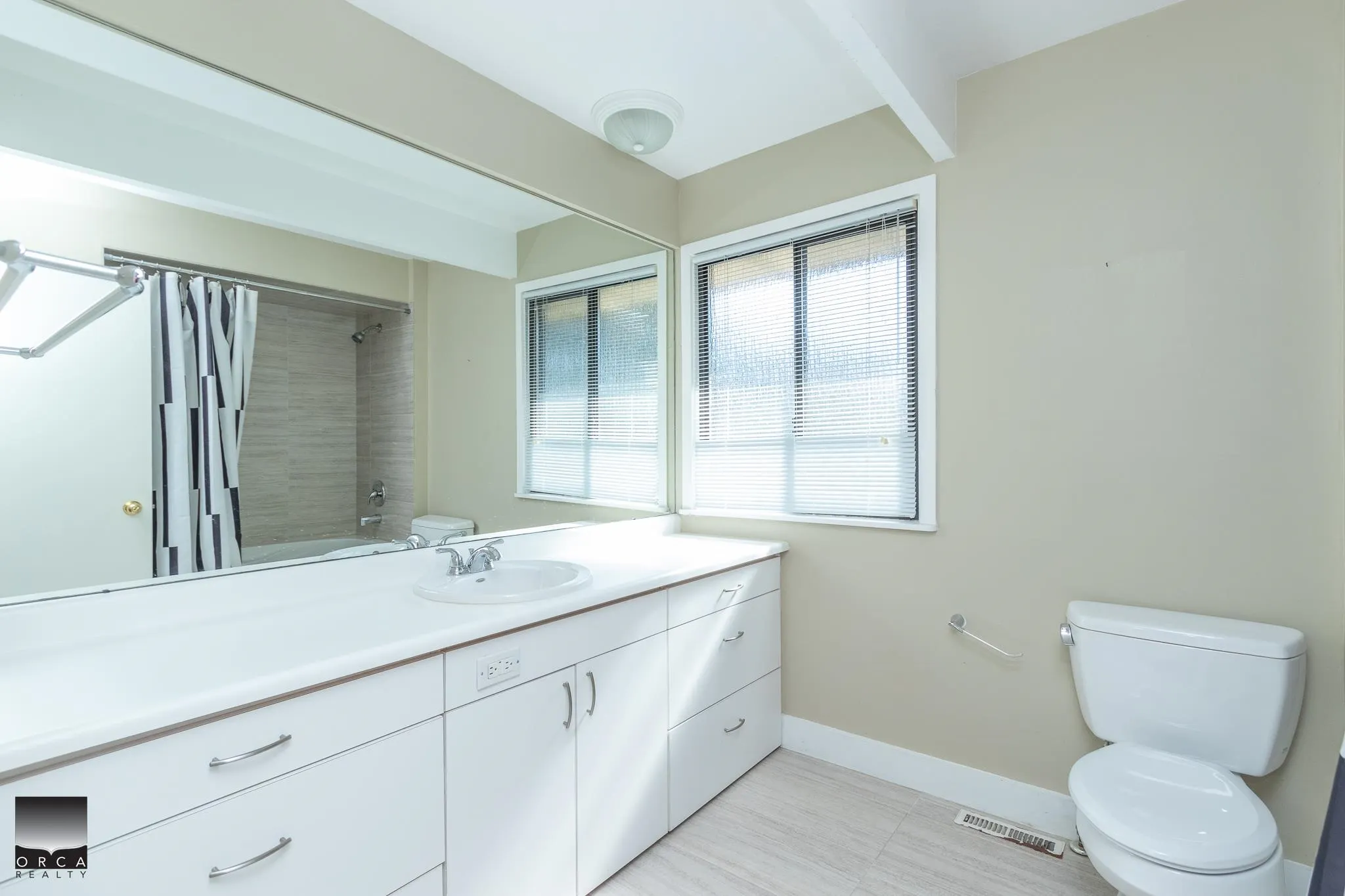 4524 Marineview Crescent