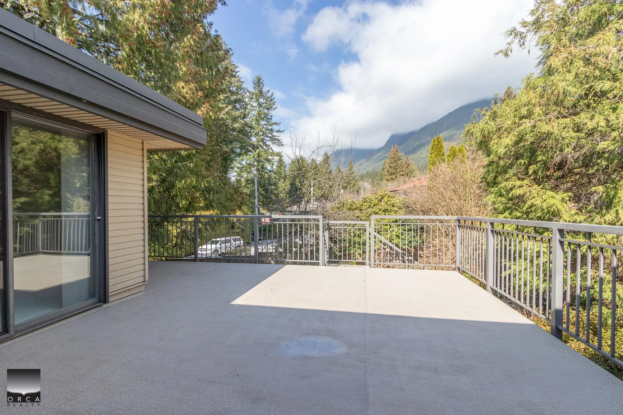 4524 Marineview Crescent