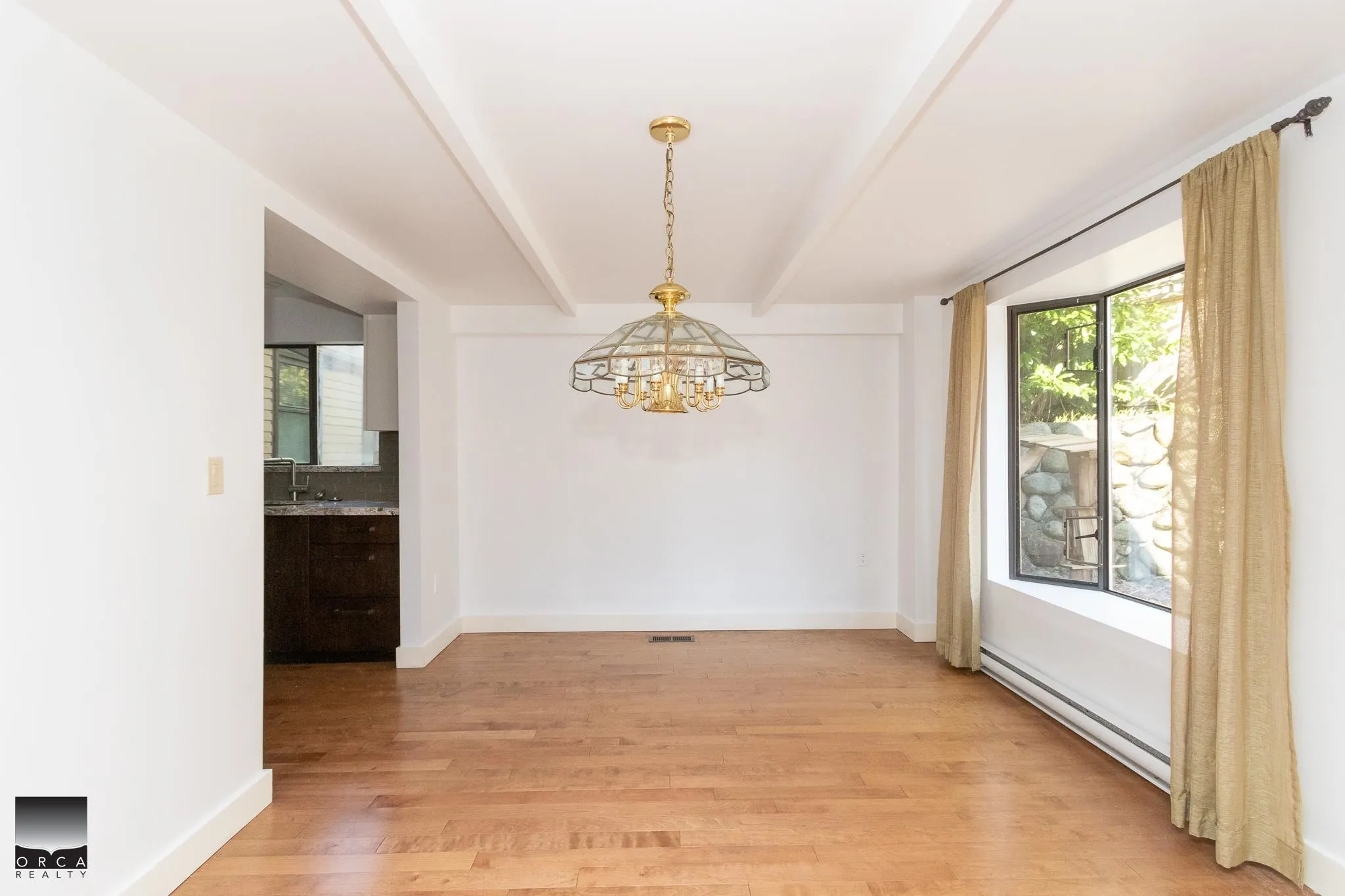4524 Marineview Crescent