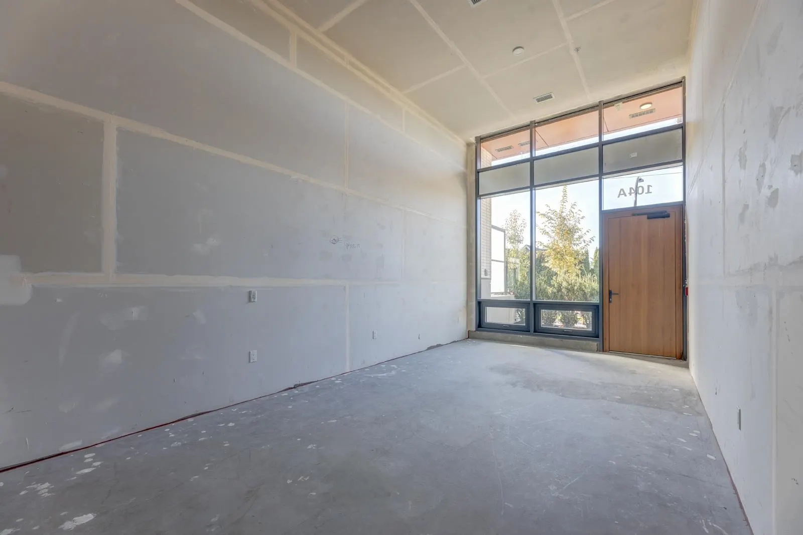104/204 422 E 3rd Street