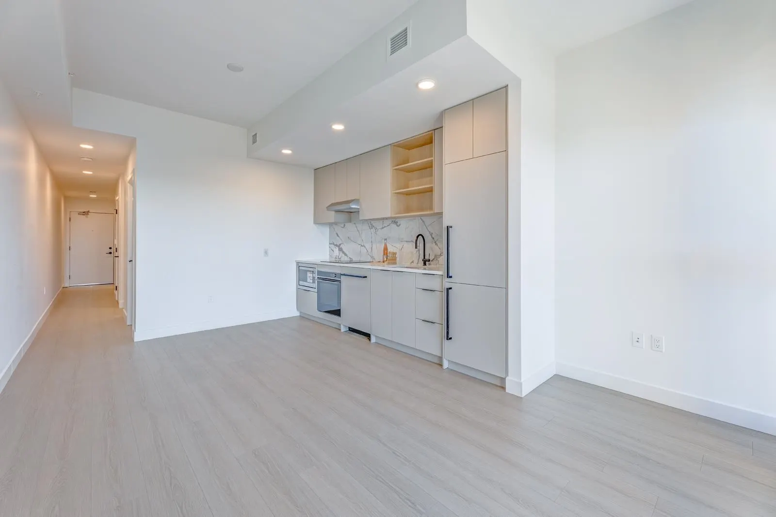 104/204 422 E 3rd Street
