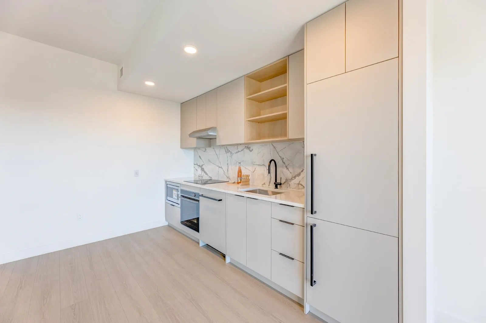 104/204 422 E 3rd Street