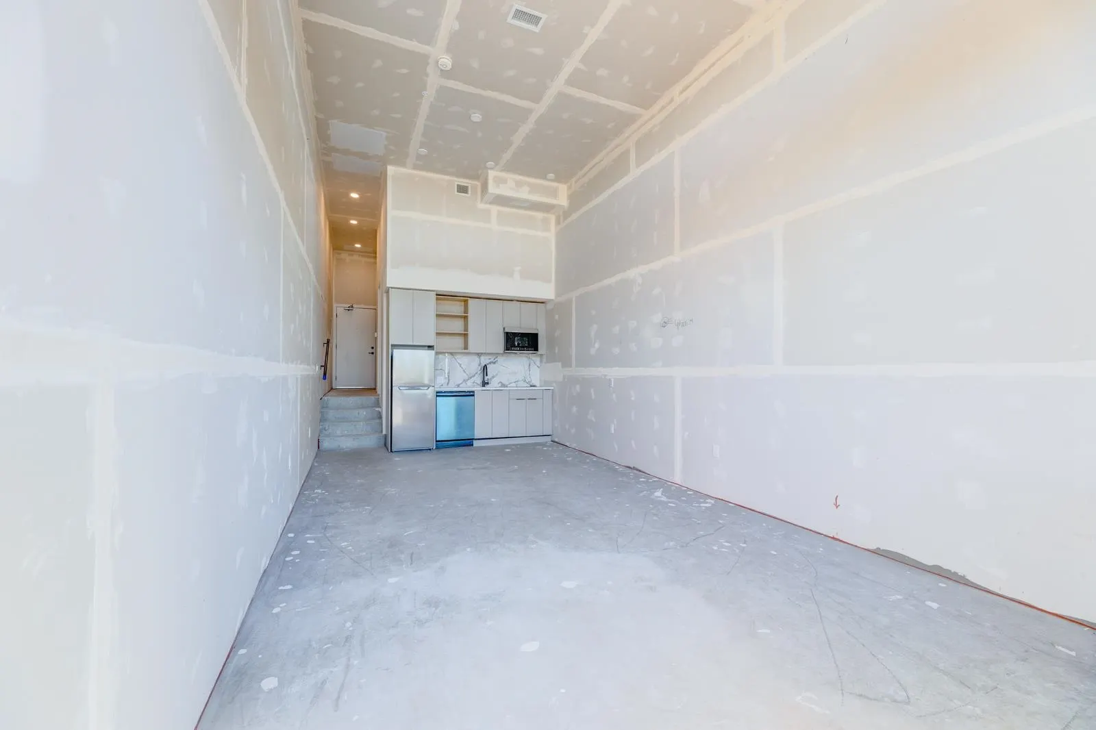 104/204 422 E 3rd Street