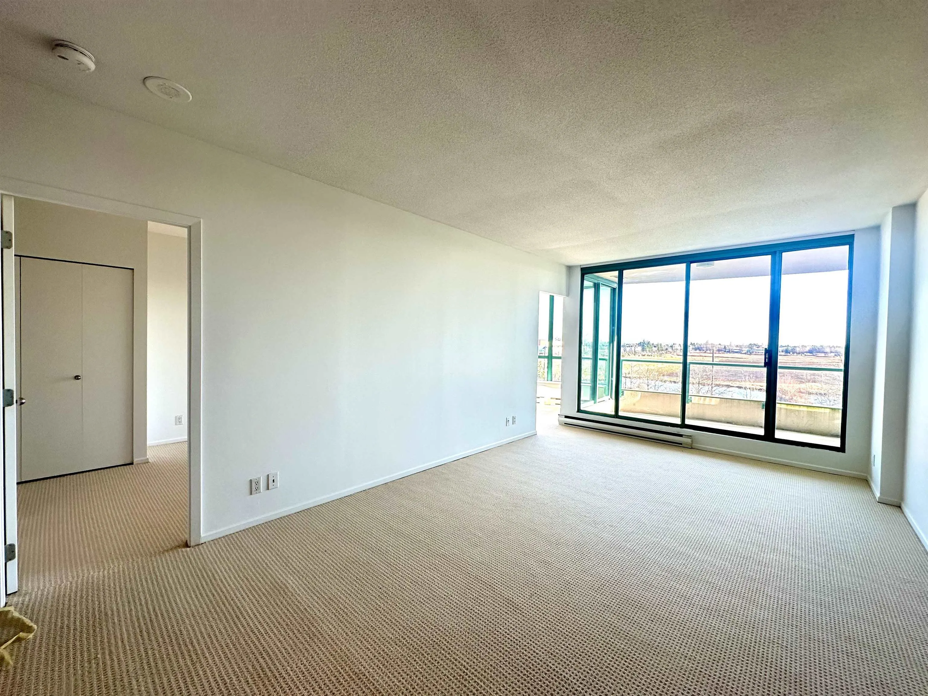 605 8871 Lansdowne Road