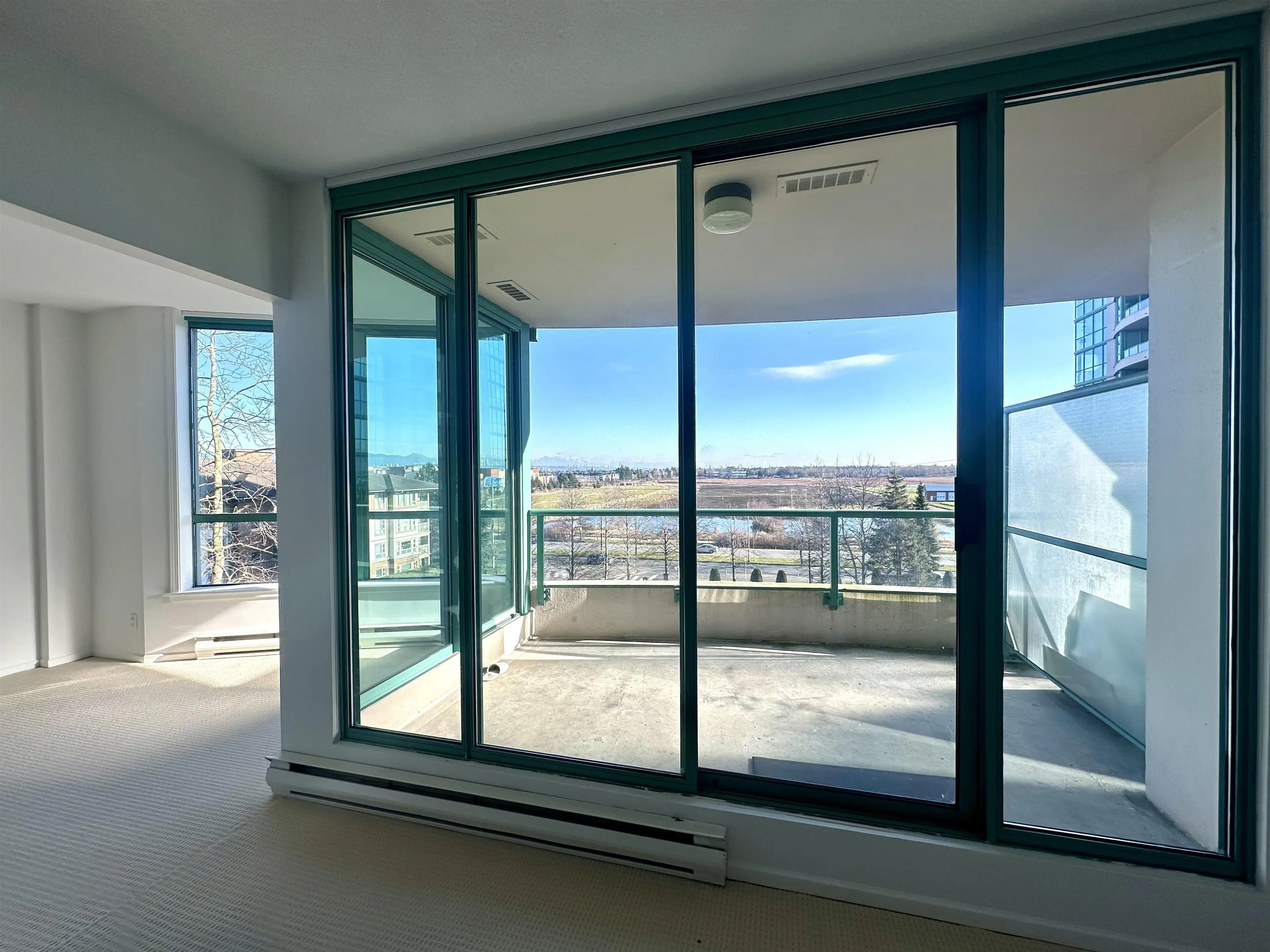 605 8871 Lansdowne Road