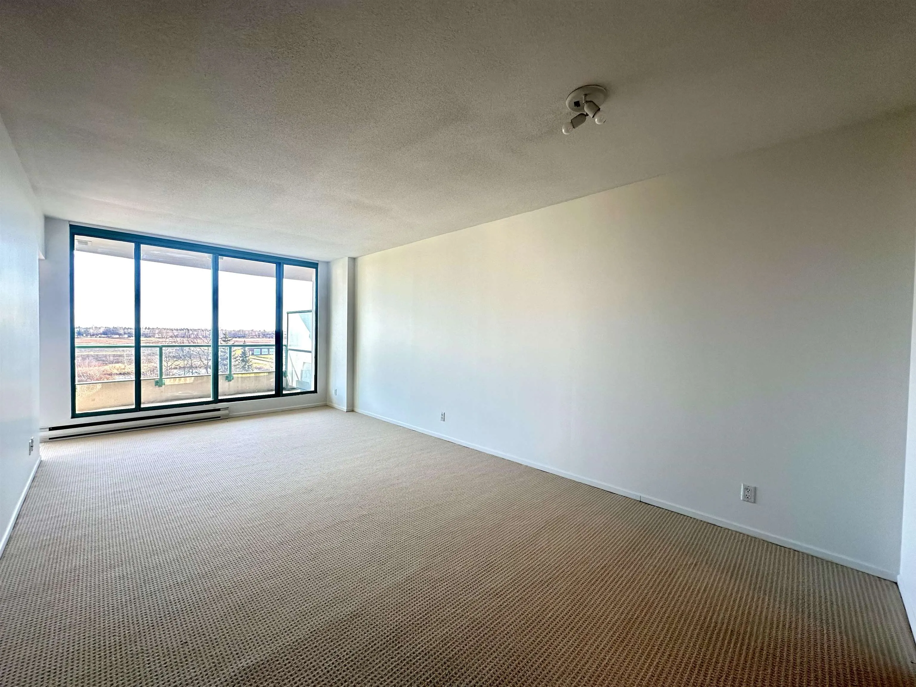 605 8871 Lansdowne Road