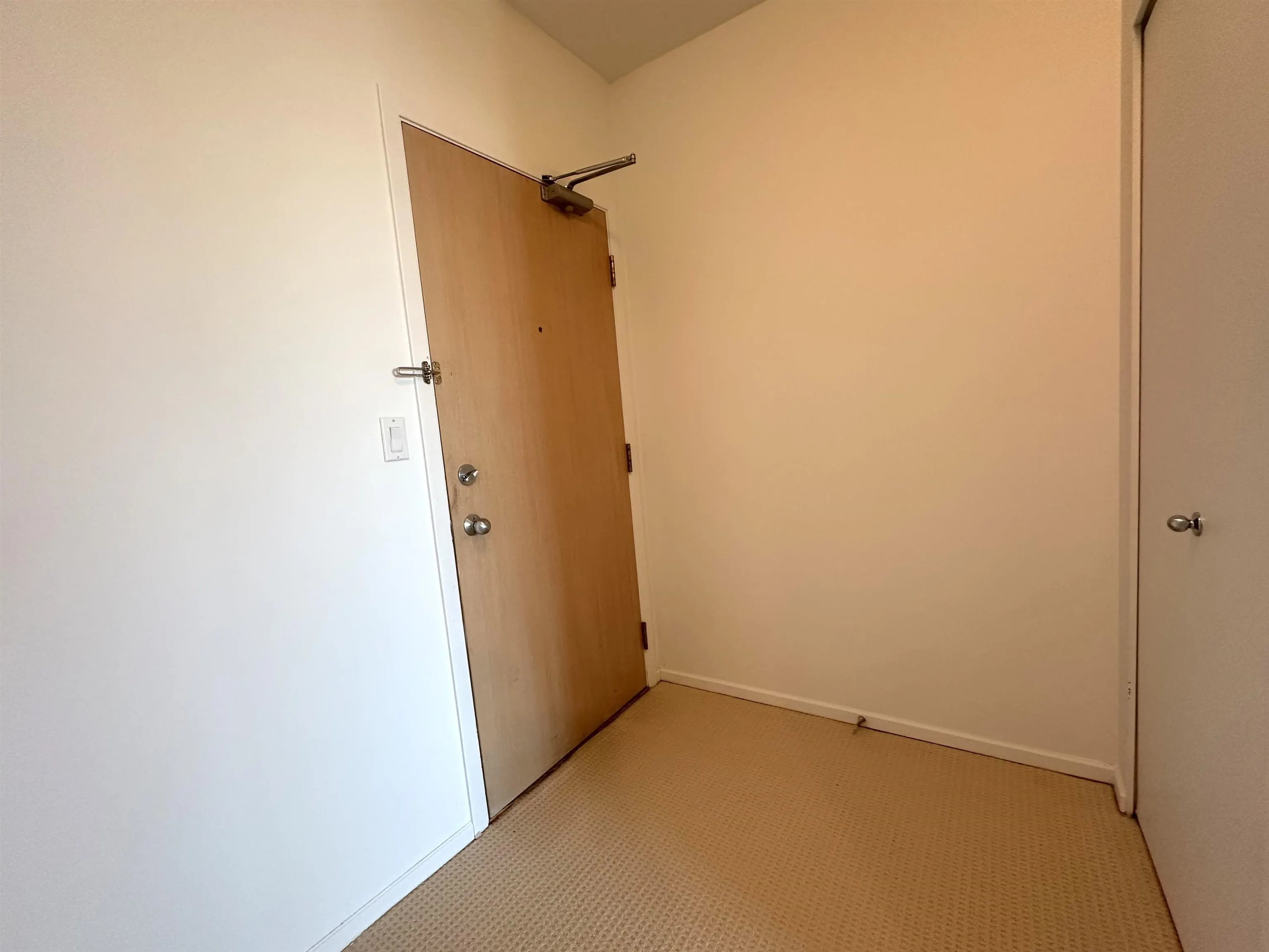 605 8871 Lansdowne Road