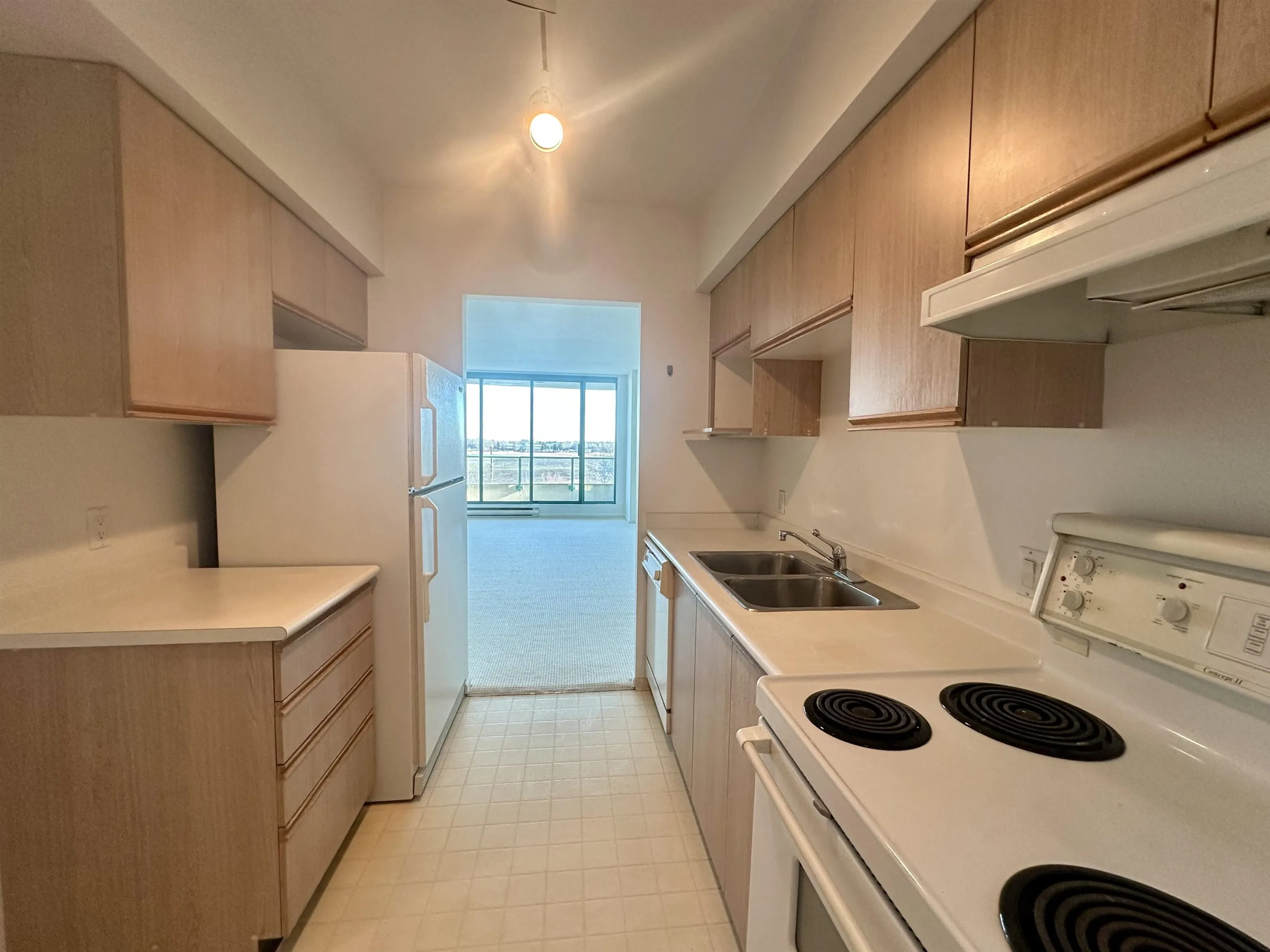 605 8871 Lansdowne Road