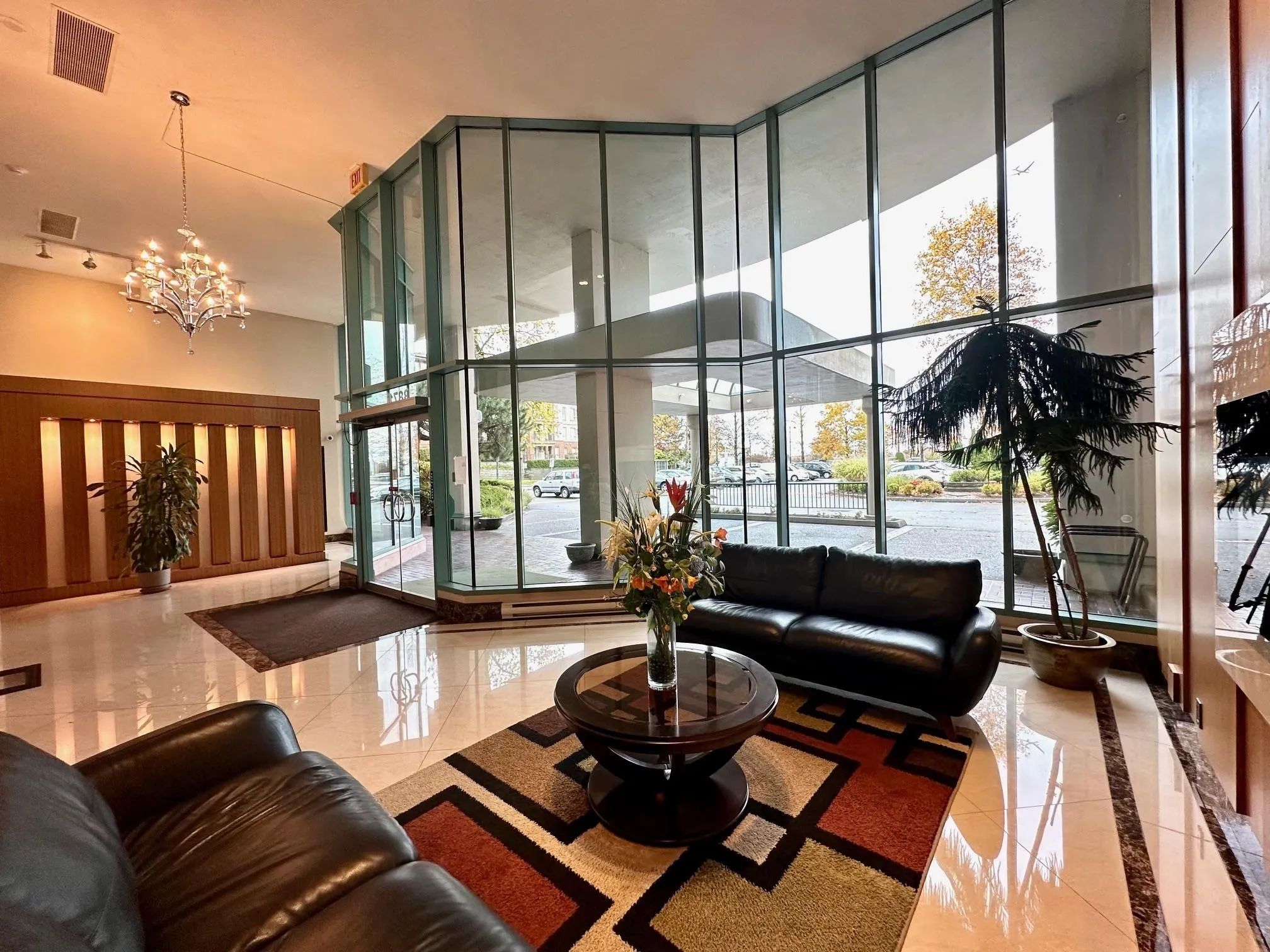 605 8871 Lansdowne Road