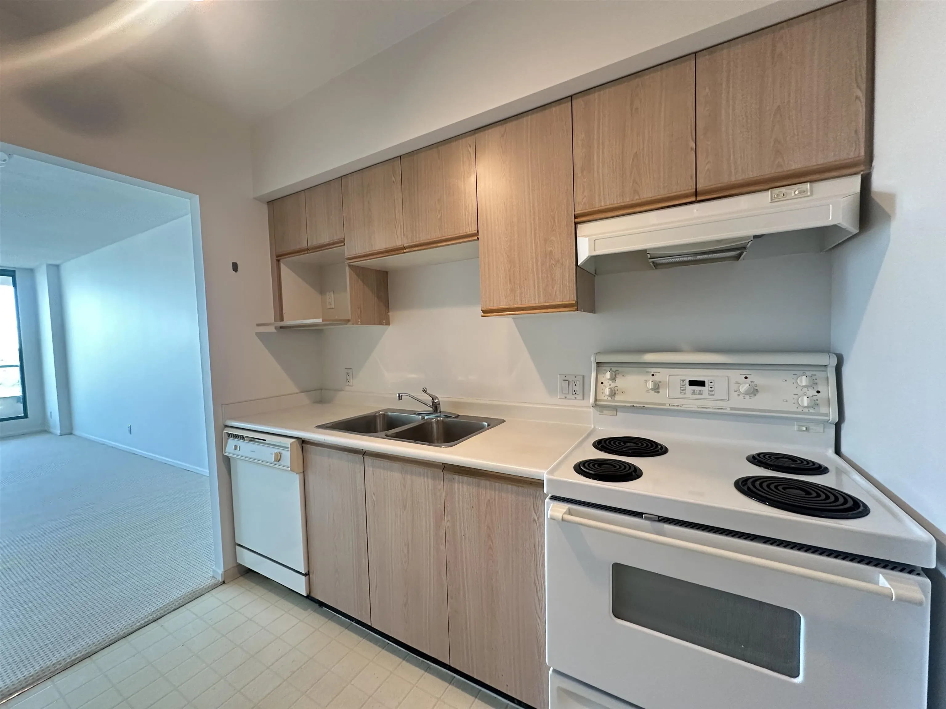 605 8871 Lansdowne Road