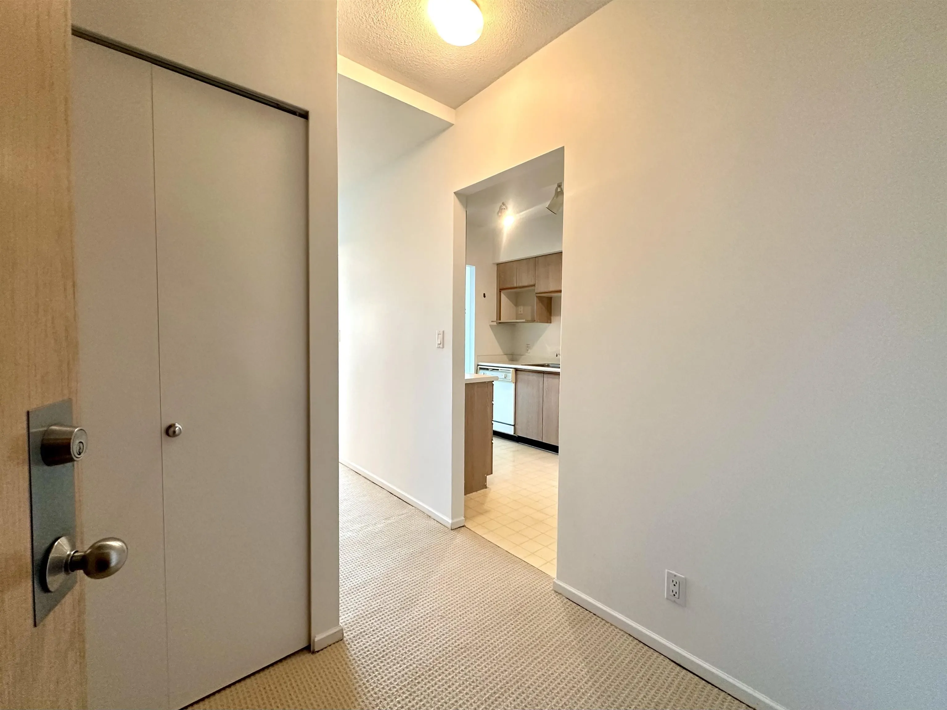 605 8871 Lansdowne Road