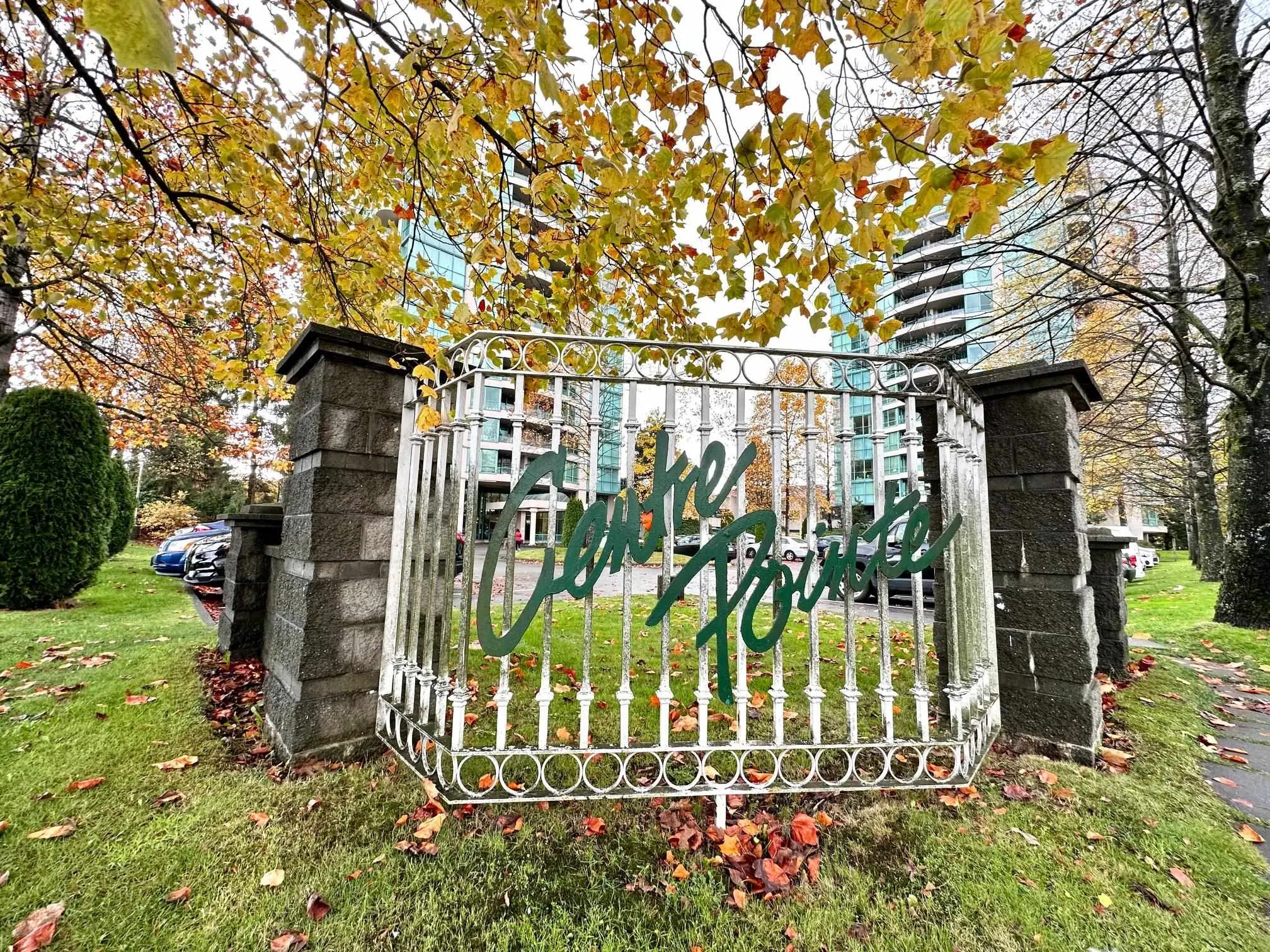 605 8871 Lansdowne Road