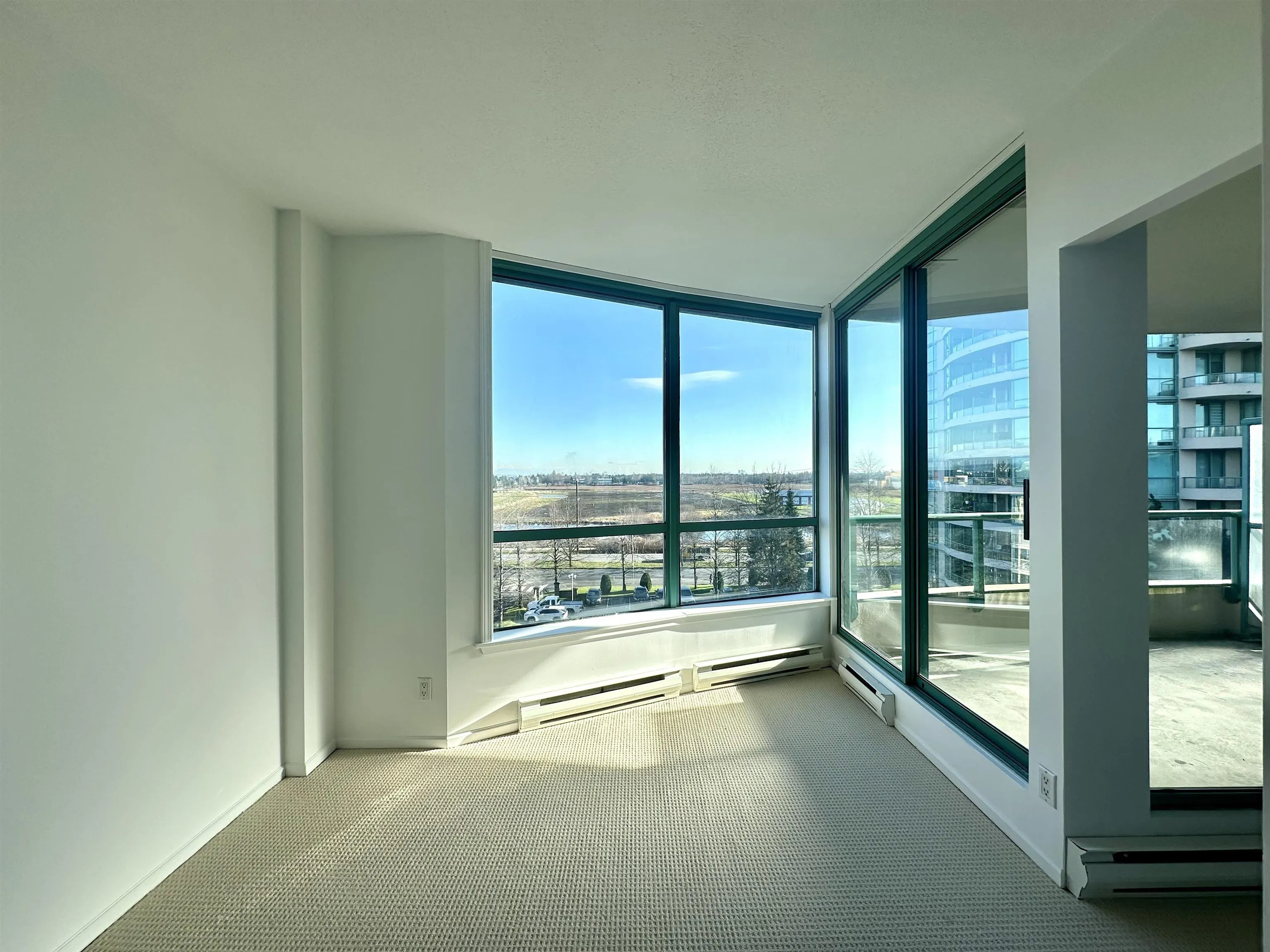 605 8871 Lansdowne Road