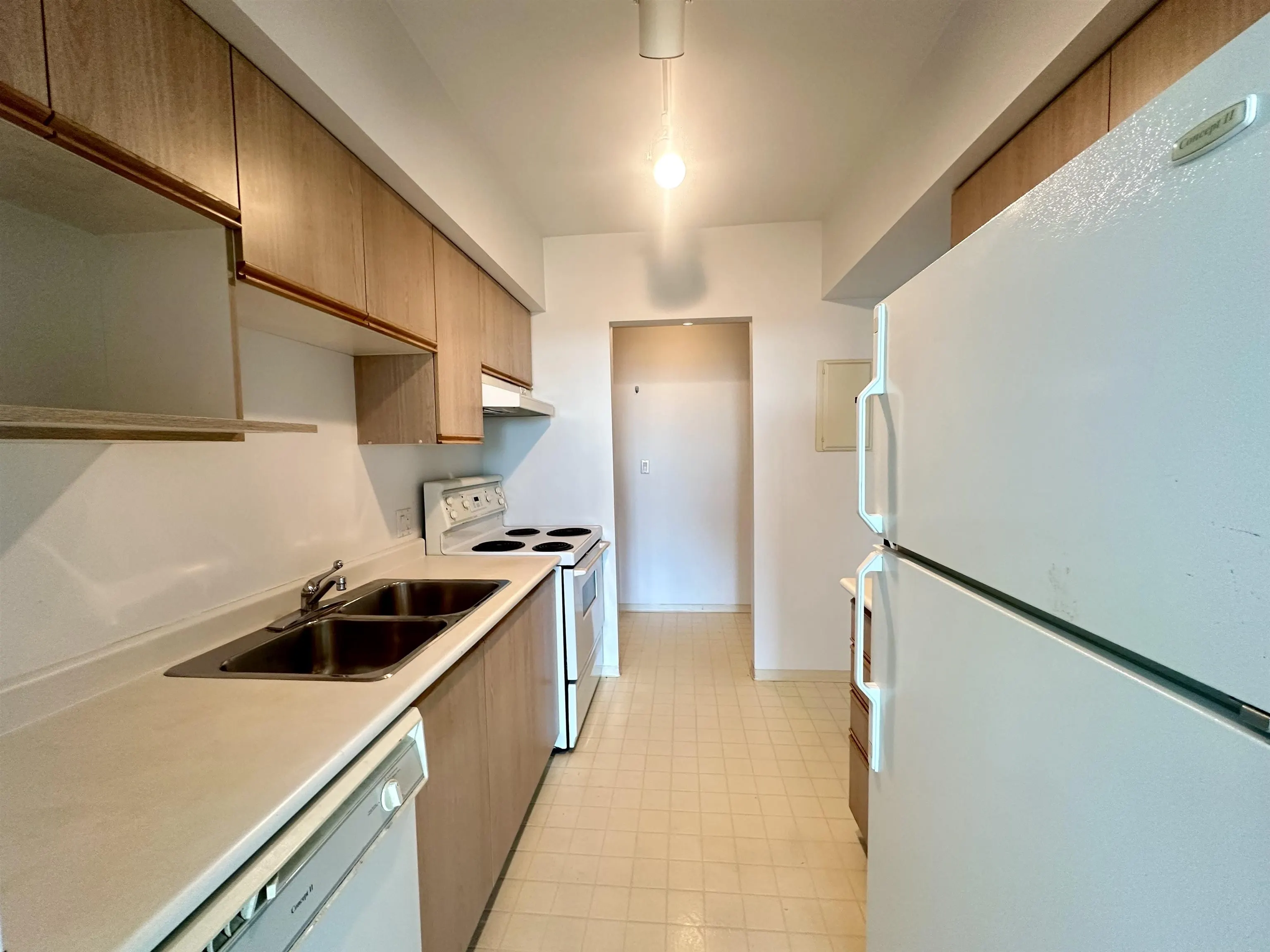 605 8871 Lansdowne Road