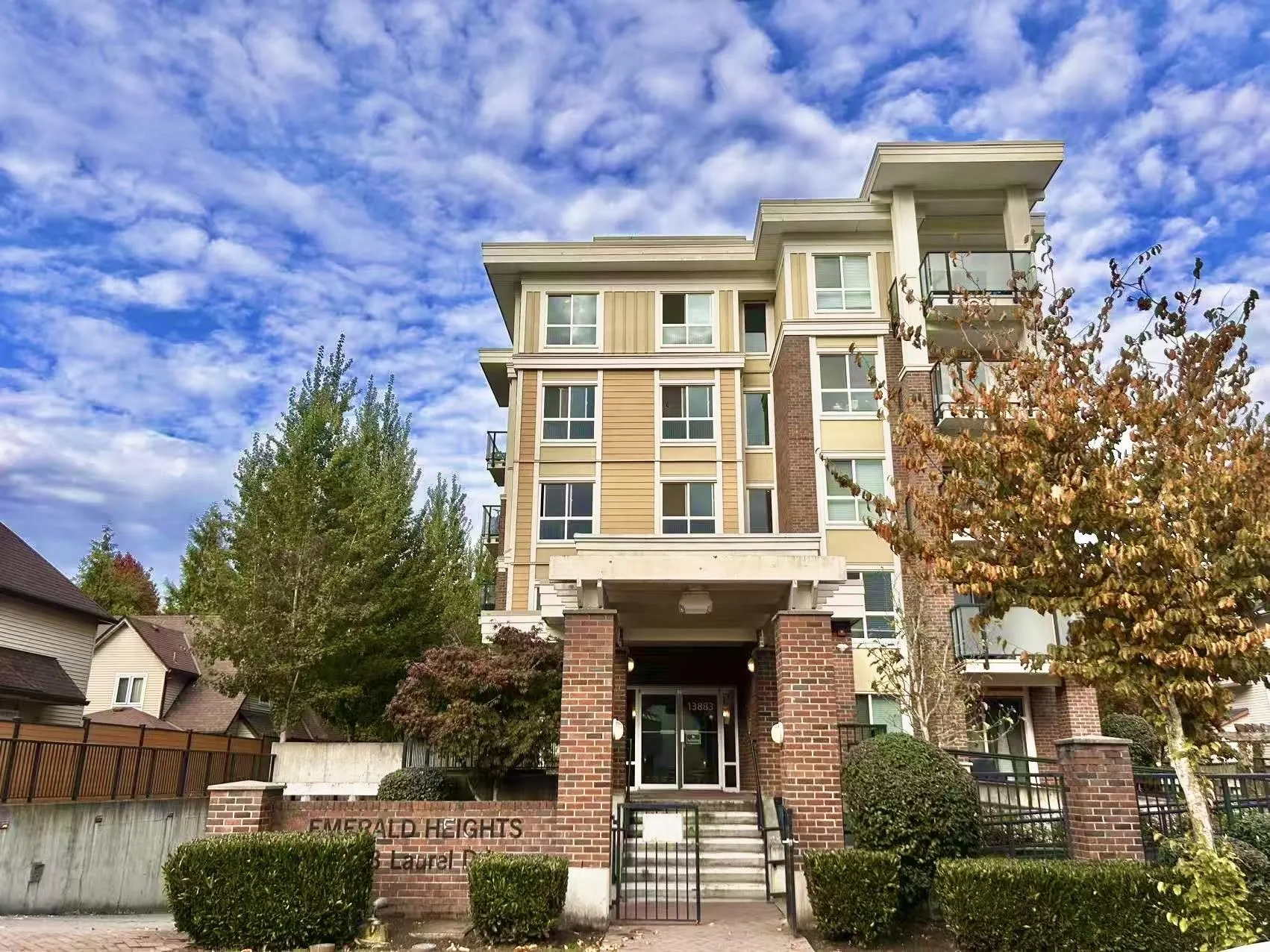 618 13883 Laurel Drive