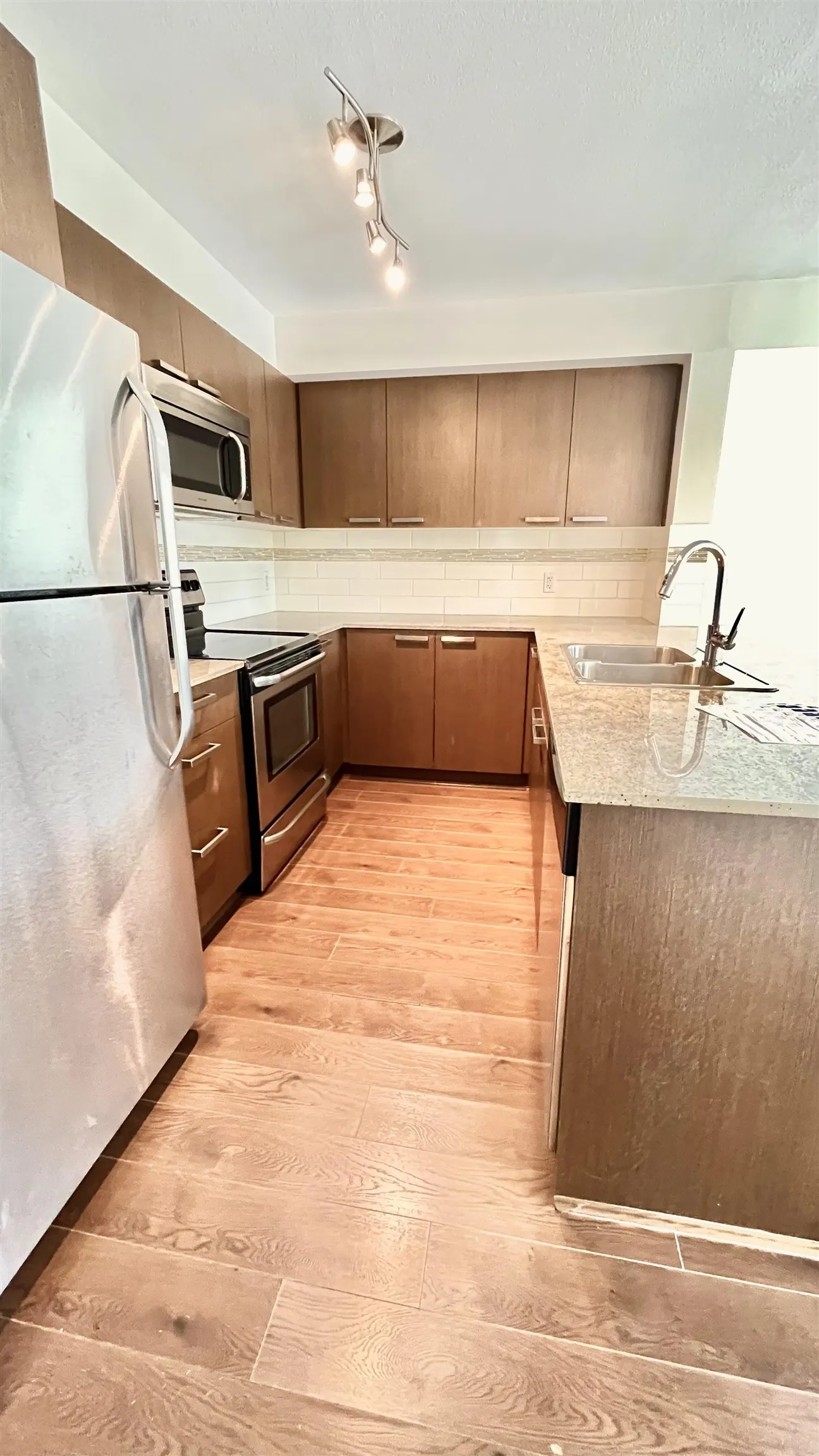 618 13883 Laurel Drive