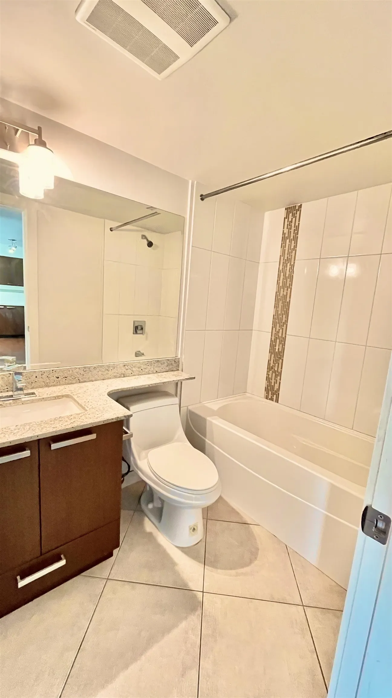 618 13883 Laurel Drive