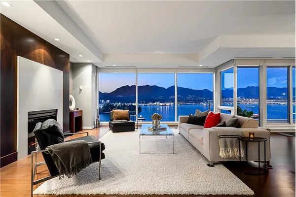 2202 1139 W Cordova Street