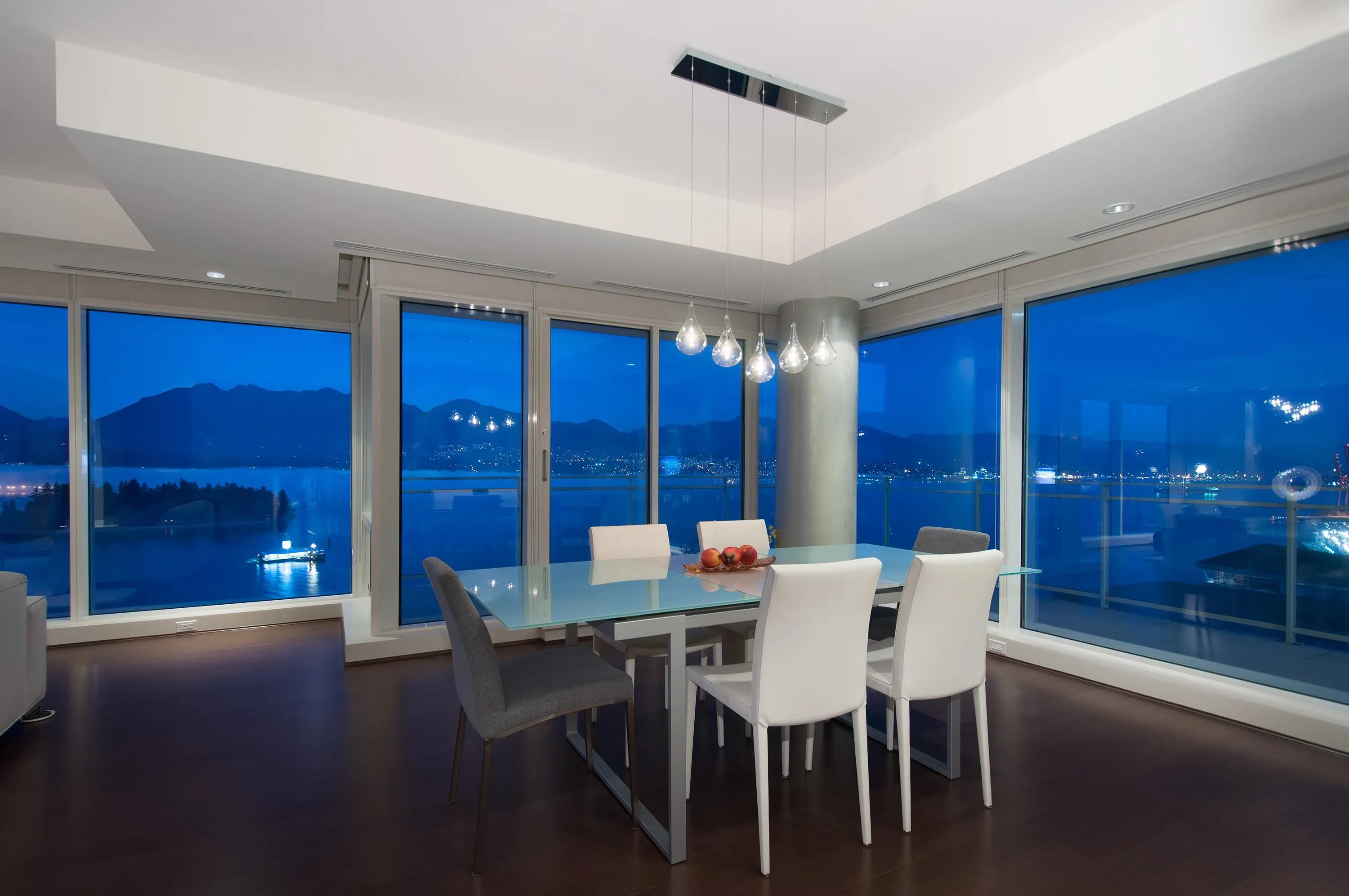 2202 1139 W Cordova Street