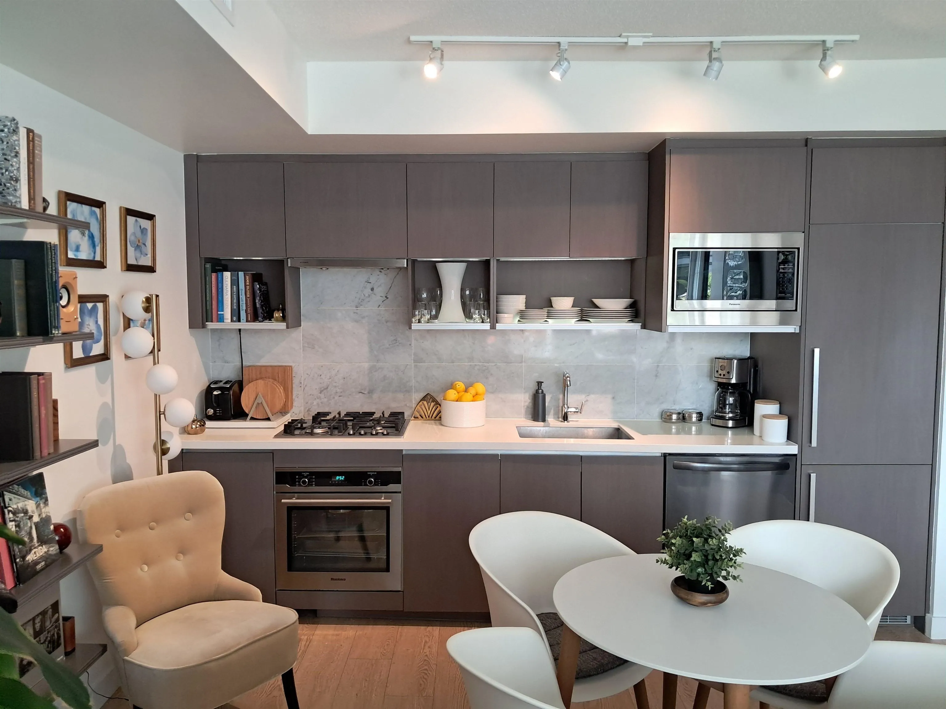 68 Smithe Street