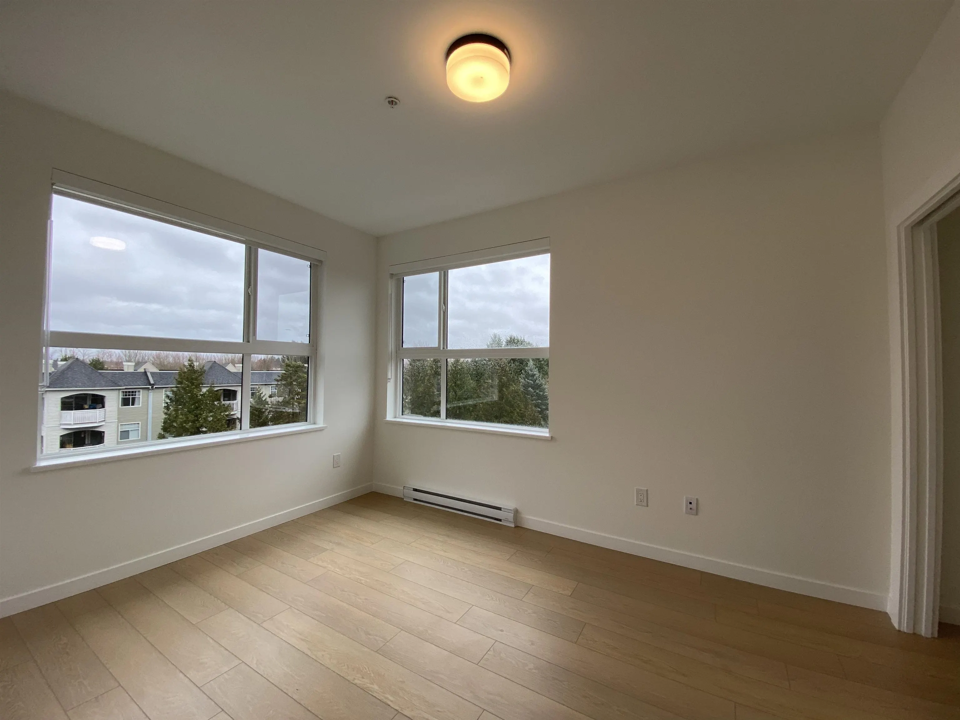 411 20695 Eastleigh Crescent