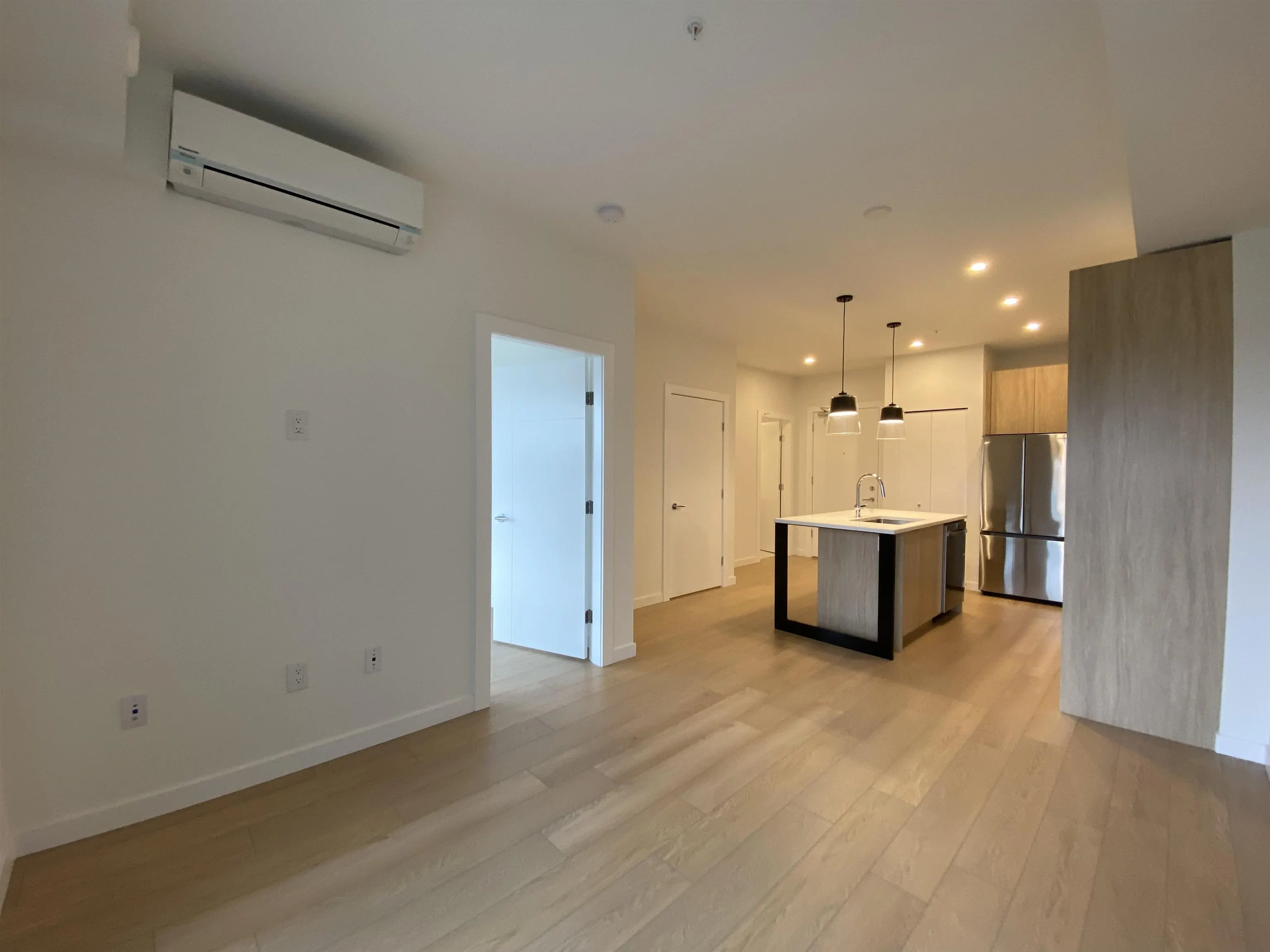 411 20695 Eastleigh Crescent