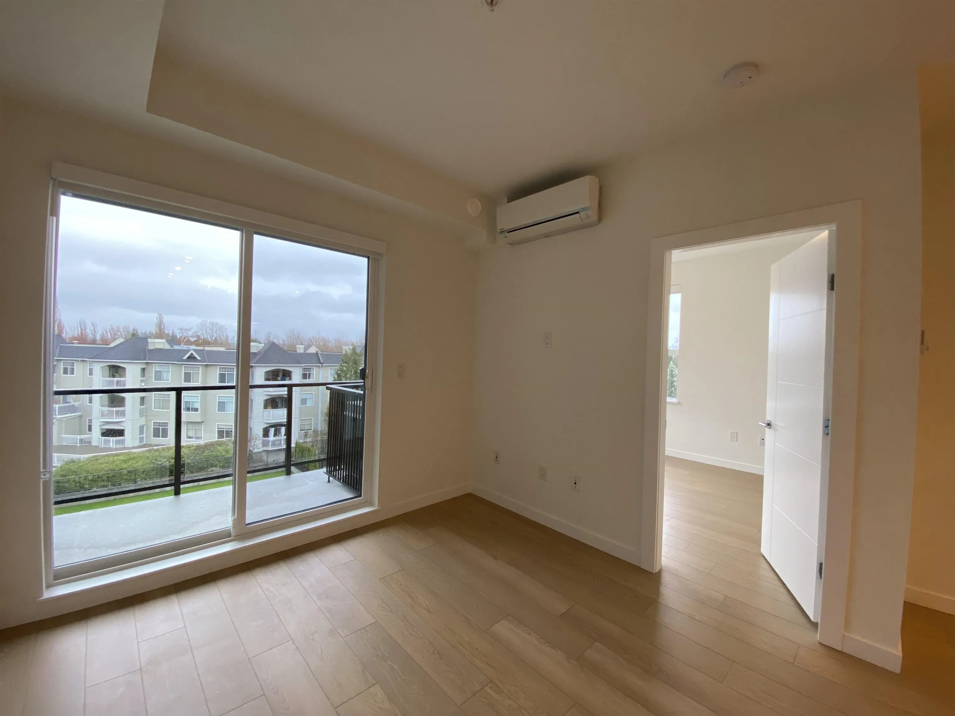 411 20695 Eastleigh Crescent