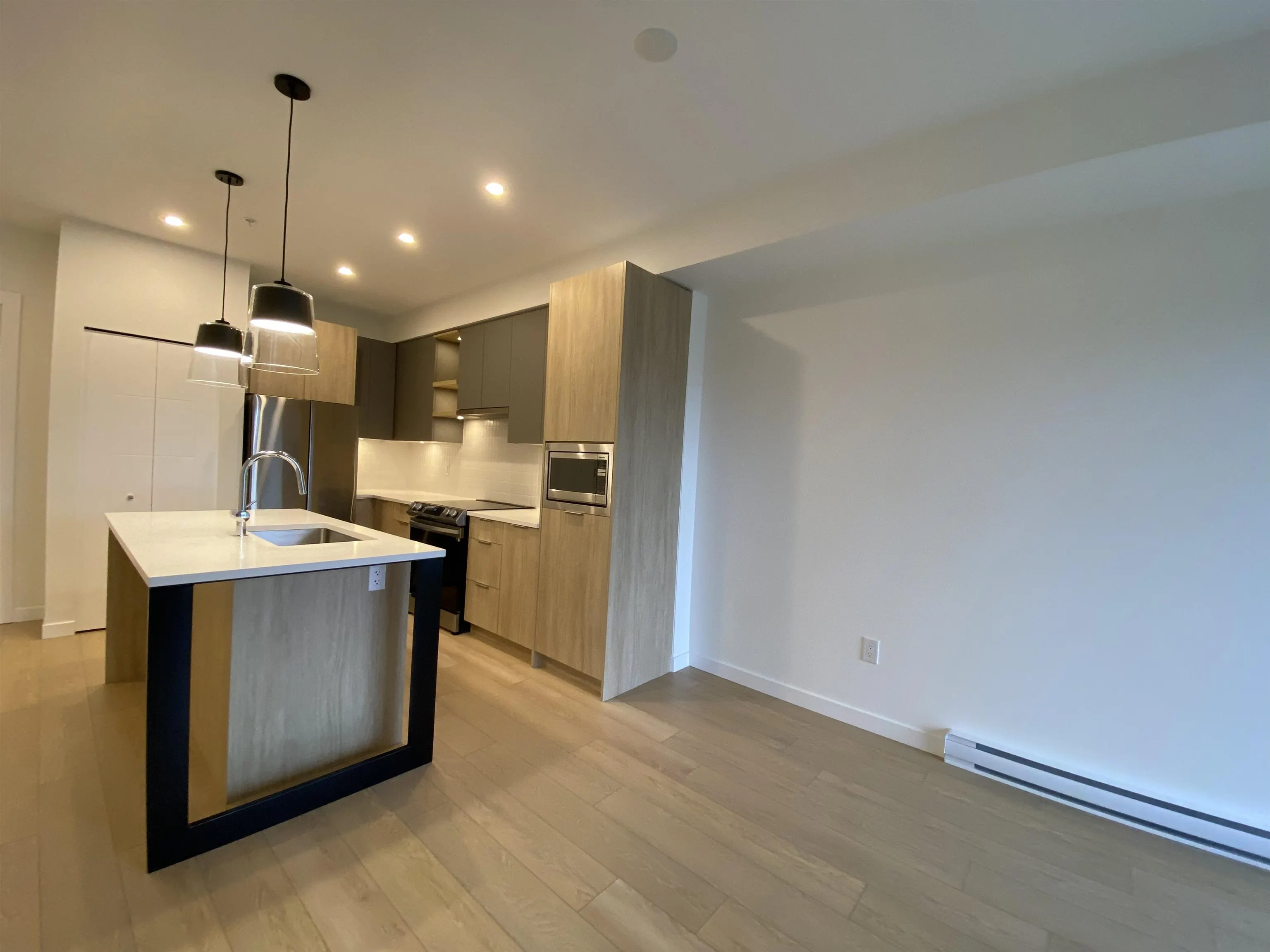411 20695 Eastleigh Crescent