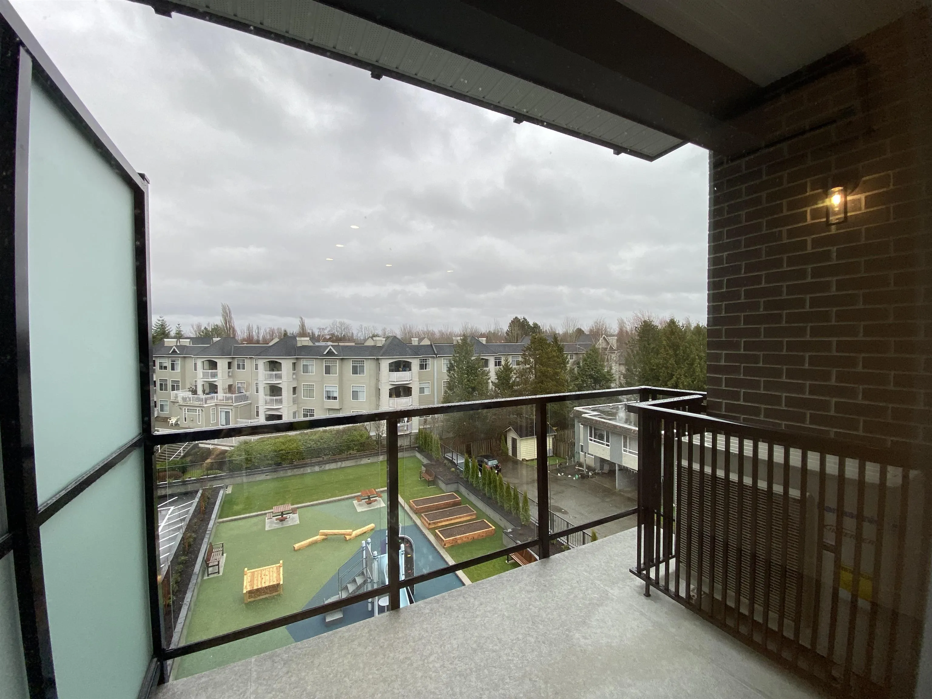 411 20695 Eastleigh Crescent