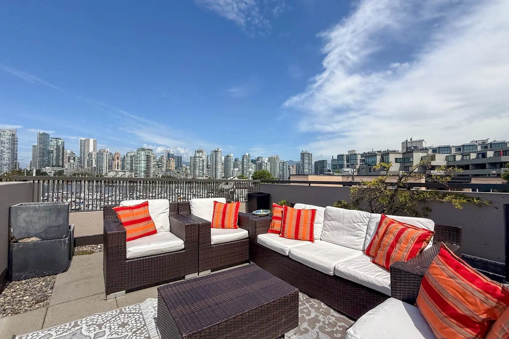 248 658 Leg-In-Boot Square