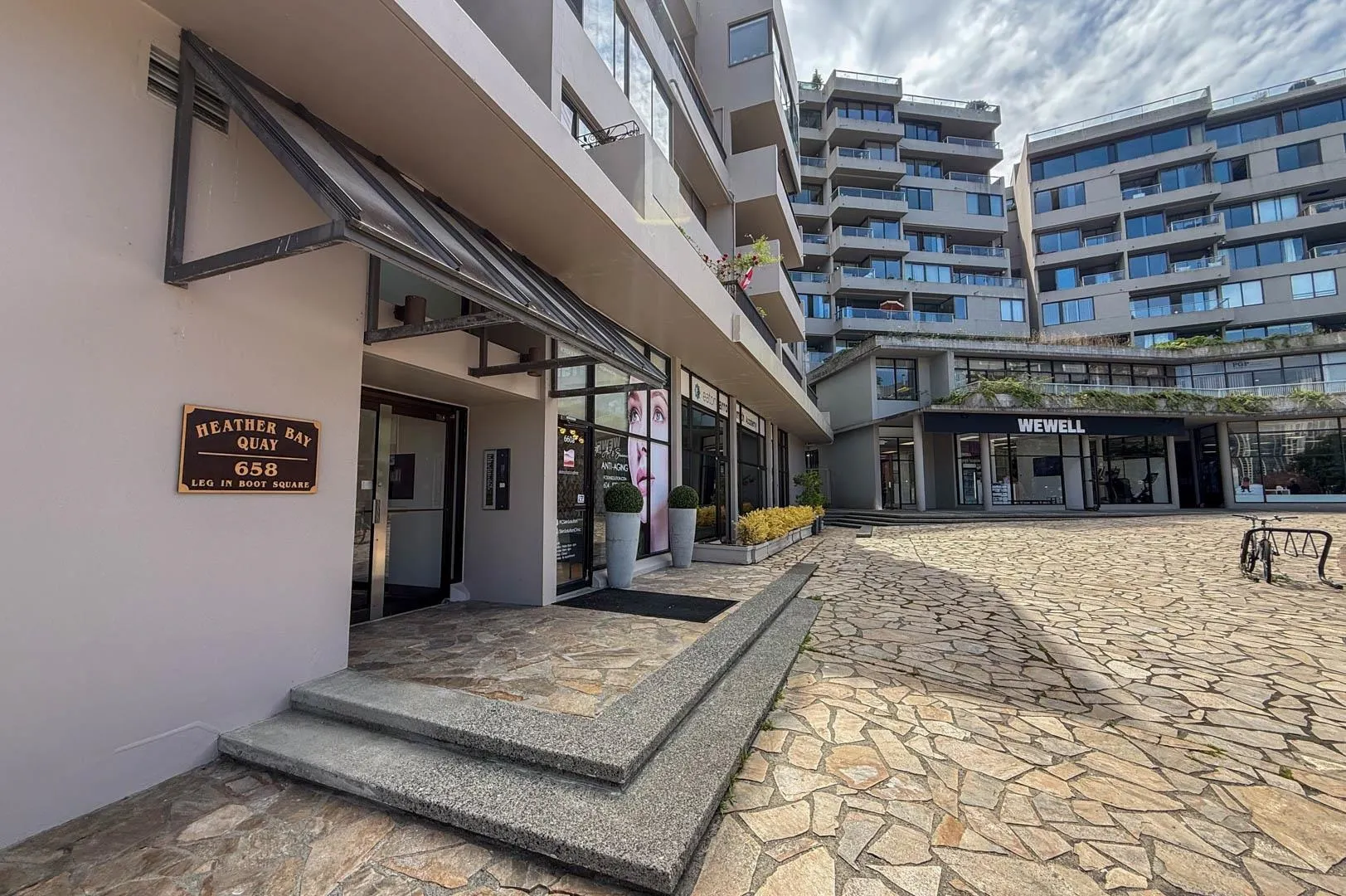 248 658 Leg-In-Boot Square