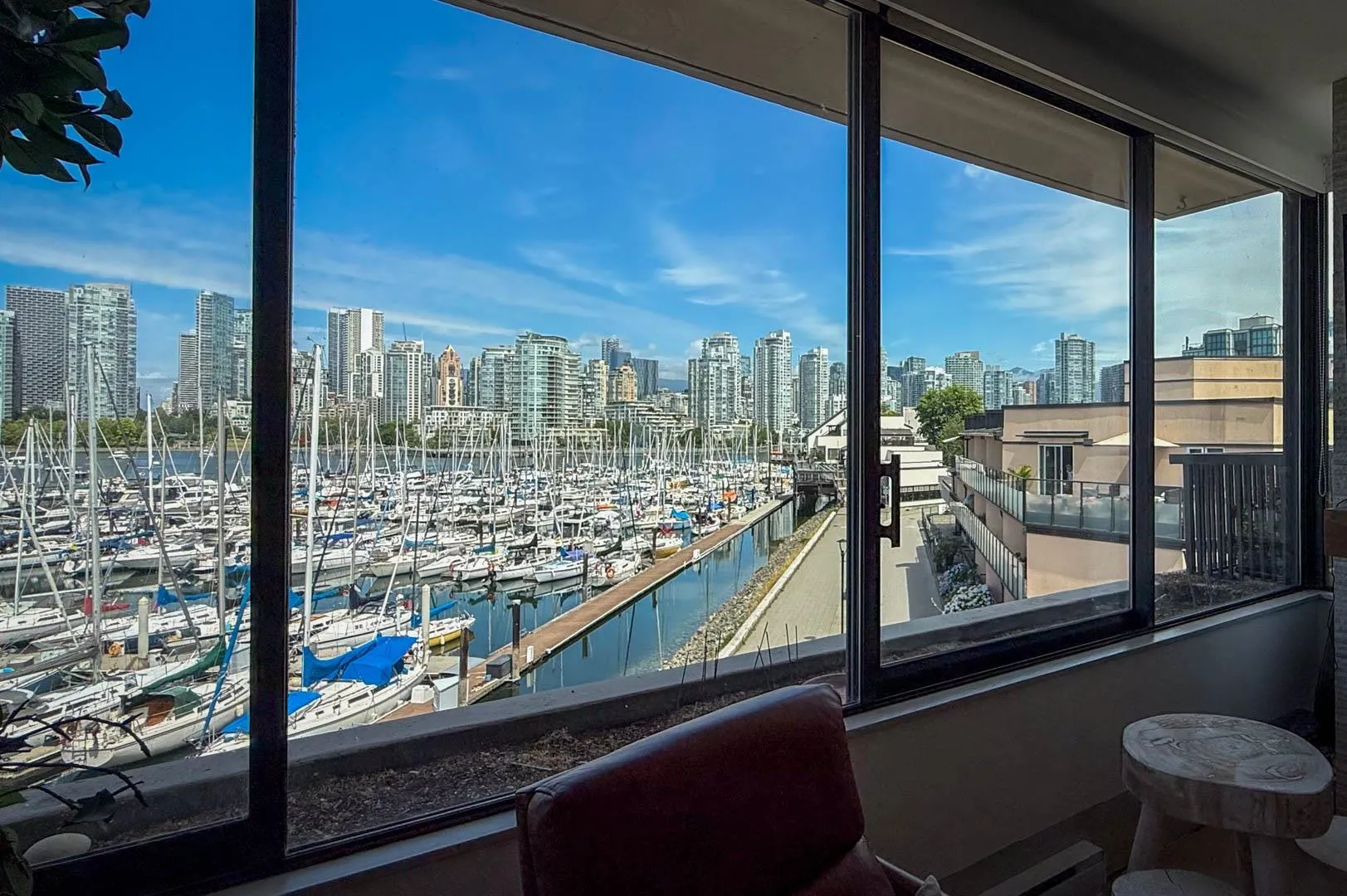 248 658 Leg-In-Boot Square