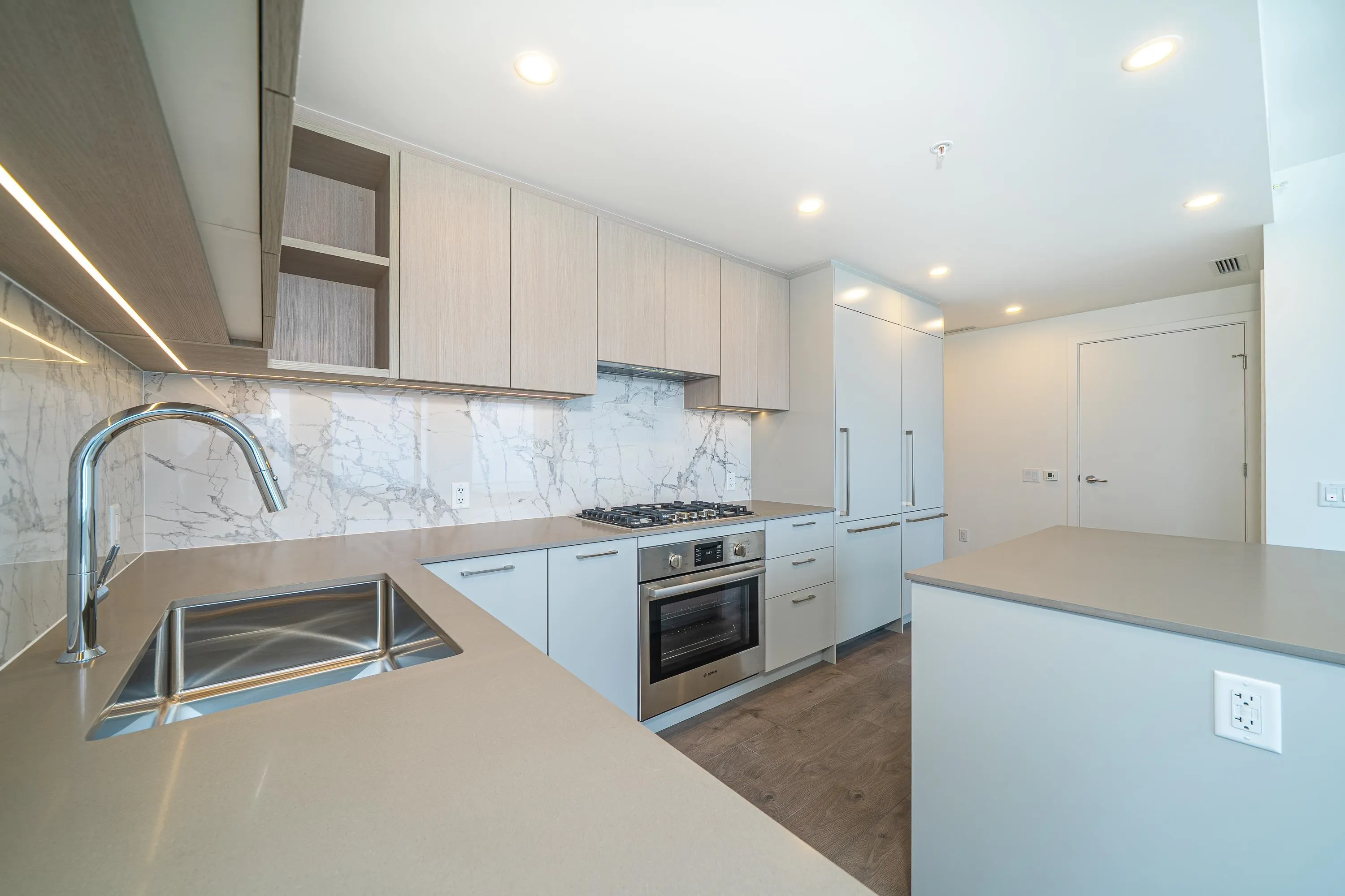 3506 6468 Willingdon Avenue